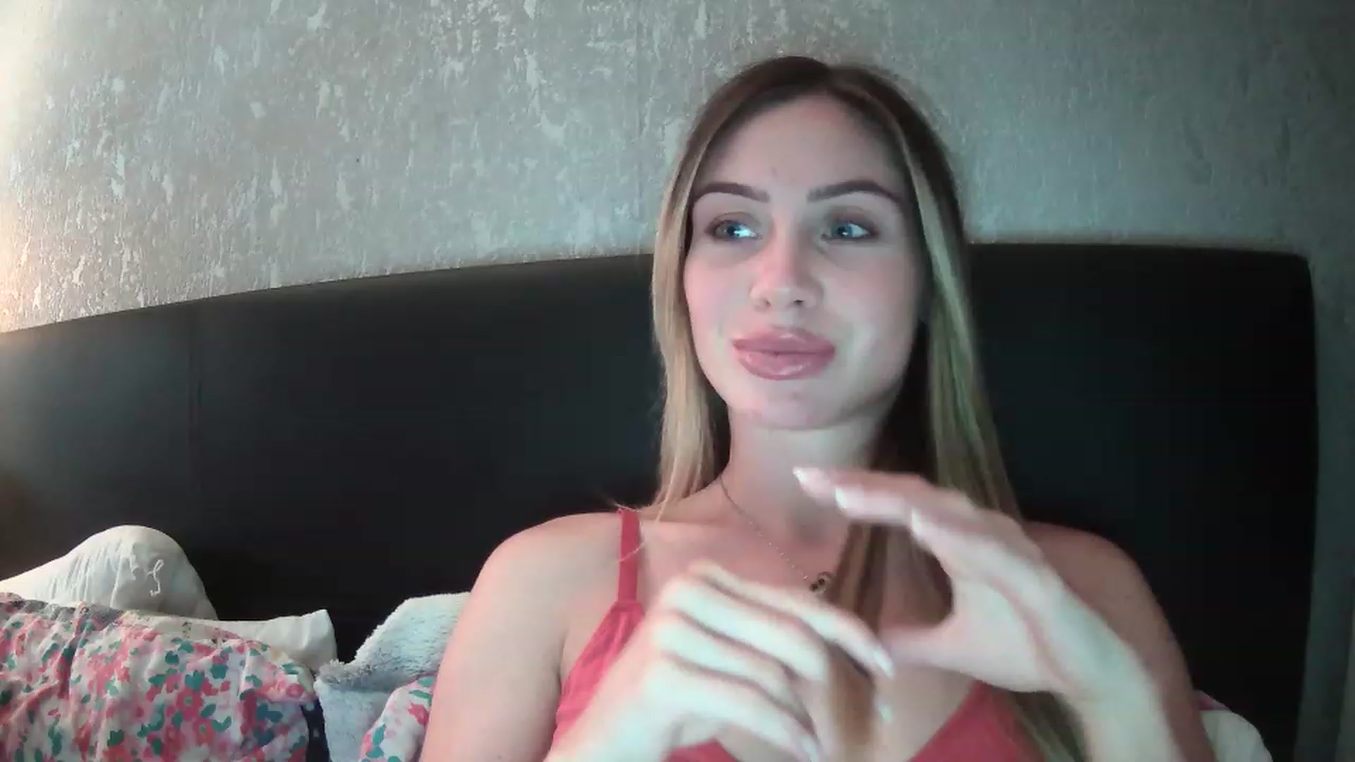 Gallery image thumbnail from English_Babe1's myfreecams stream on, 03/17/2023, 15:21 image 4 of 20