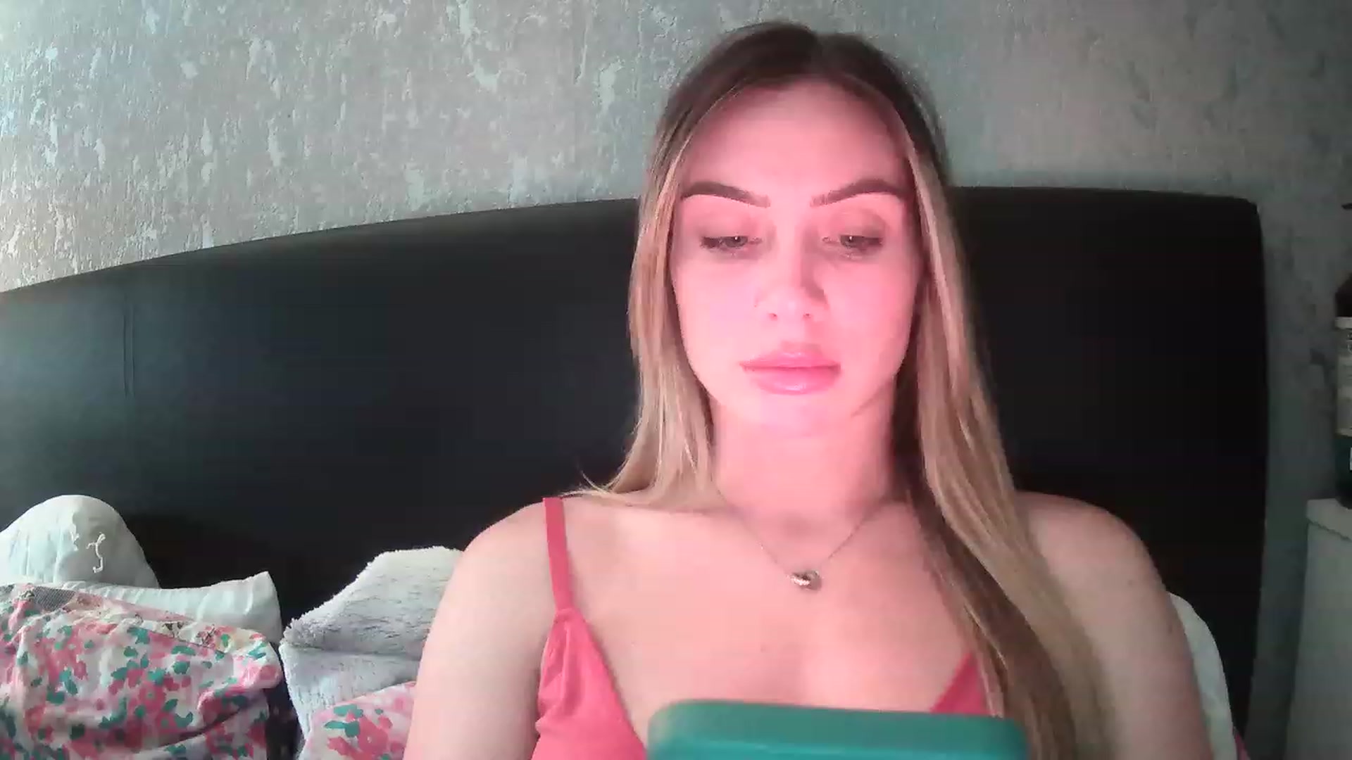 Gallery image thumbnail from English_Babe1's myfreecams stream on, 03/17/2023, 15:21 image 17 of 20