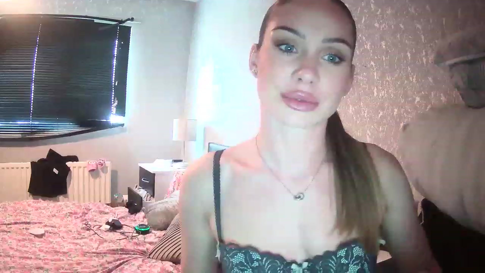 Gallery image thumbnail from English_Babe1's myfreecams stream on, 03/18/2023, 14:06 image 12 of 20