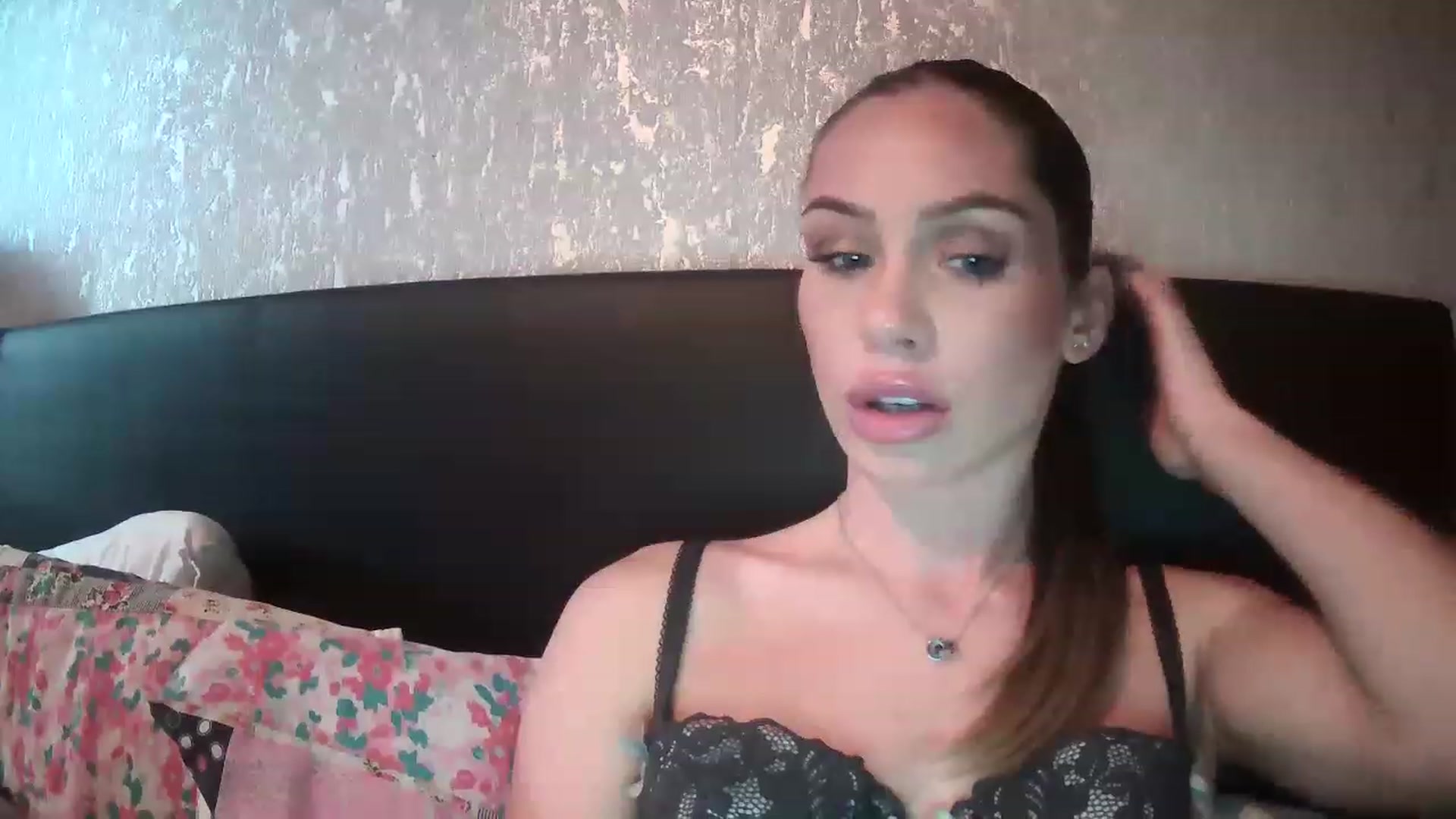 Gallery image thumbnail from English_Babe1's myfreecams stream on, 03/18/2023, 14:42 image 15 of 20