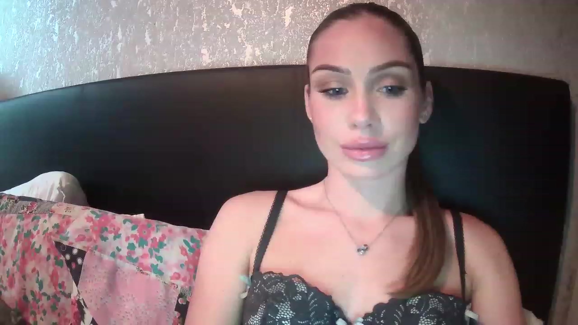 Gallery image thumbnail from English_Babe1's myfreecams stream on, 03/18/2023, 14:42 image 6 of 20