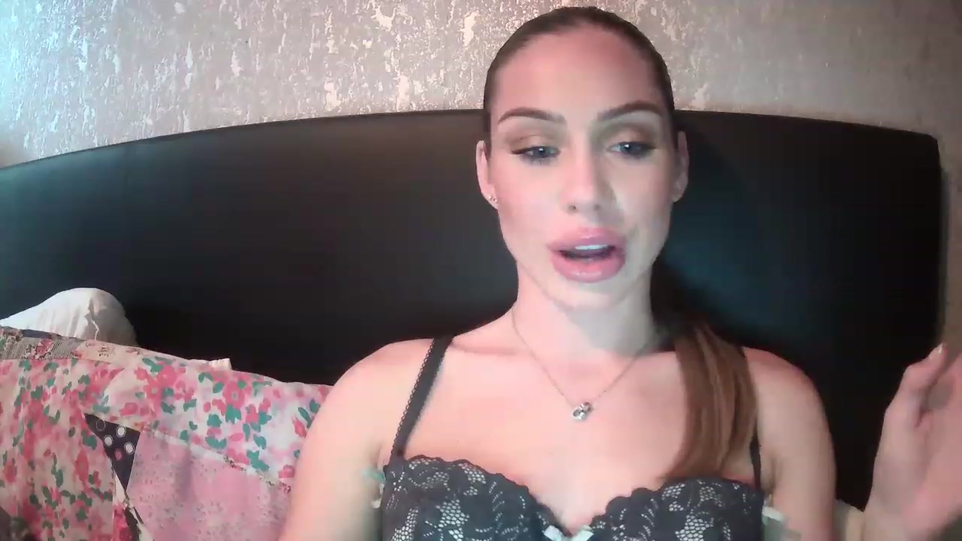 Gallery image thumbnail from English_Babe1's myfreecams stream on, 03/18/2023, 14:42 image 3 of 20