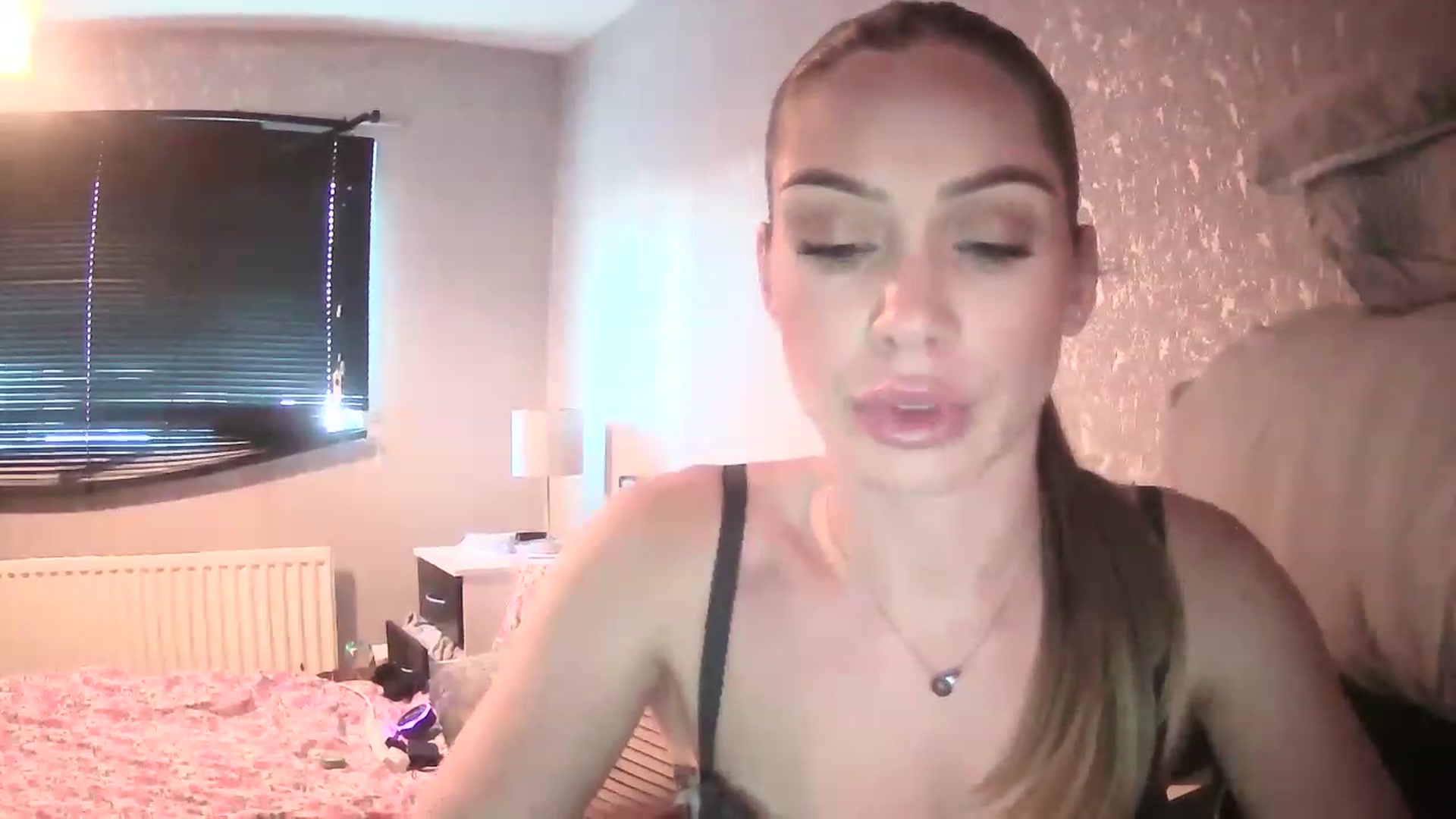 Gallery image thumbnail from English_Babe1's myfreecams stream on, 03/18/2023, 15:25 image 14 of 20