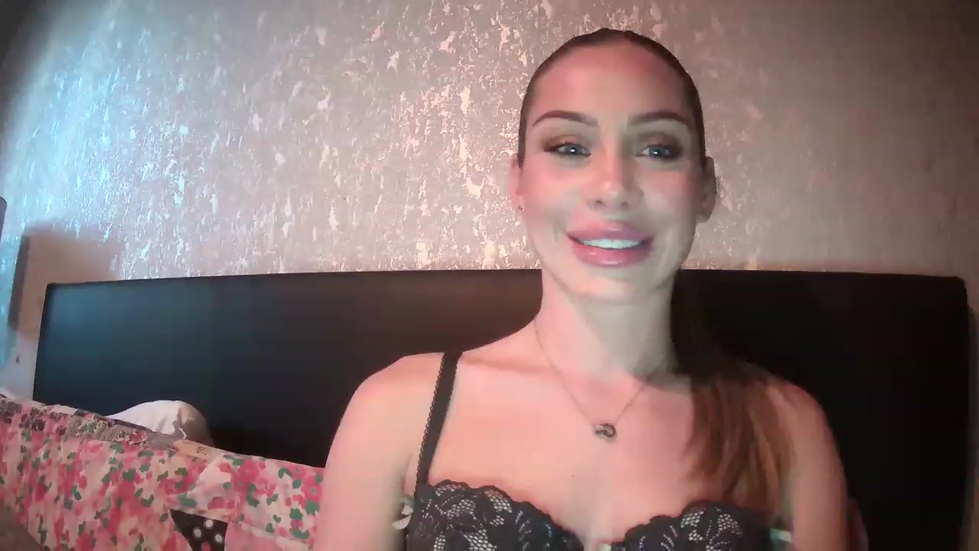 Gallery image thumbnail from English_Babe1's myfreecams stream on, 03/18/2023, 15:25 image 10 of 20