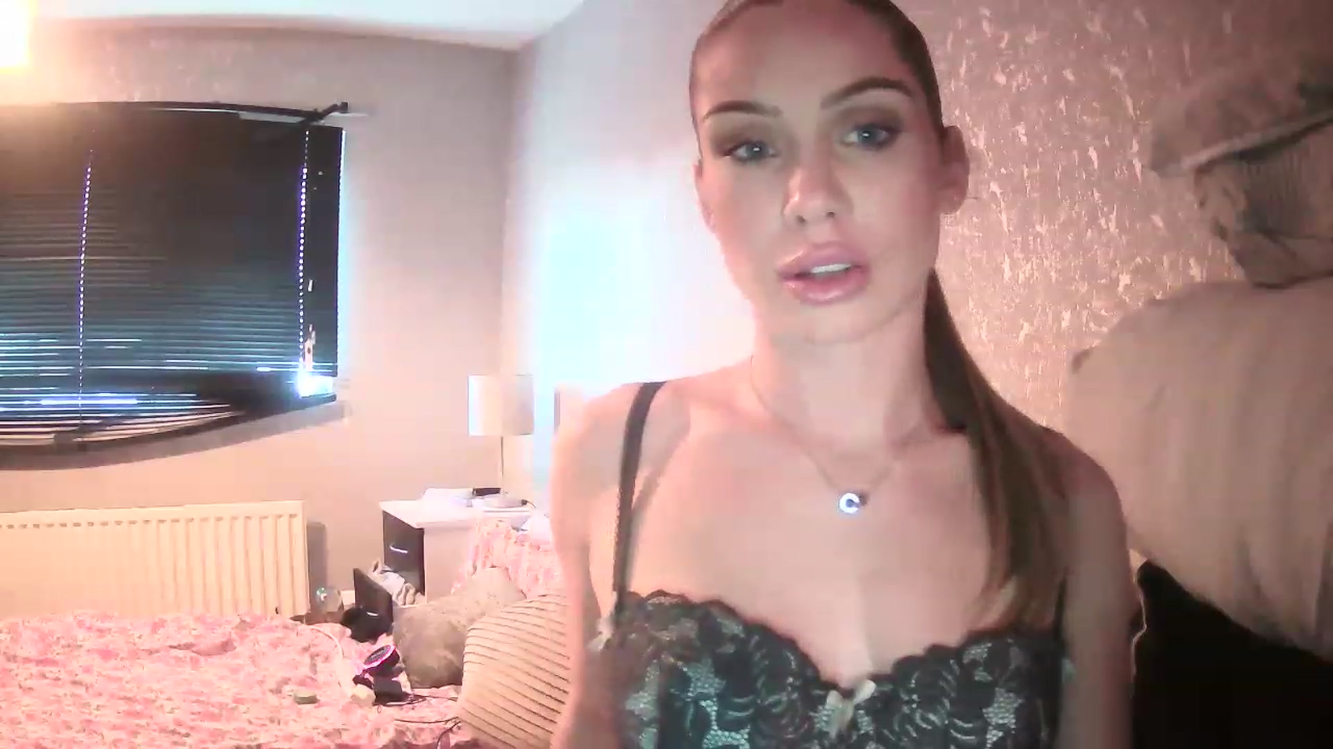 Gallery image thumbnail from English_Babe1's myfreecams stream on, 03/18/2023, 15:25 image 15 of 20