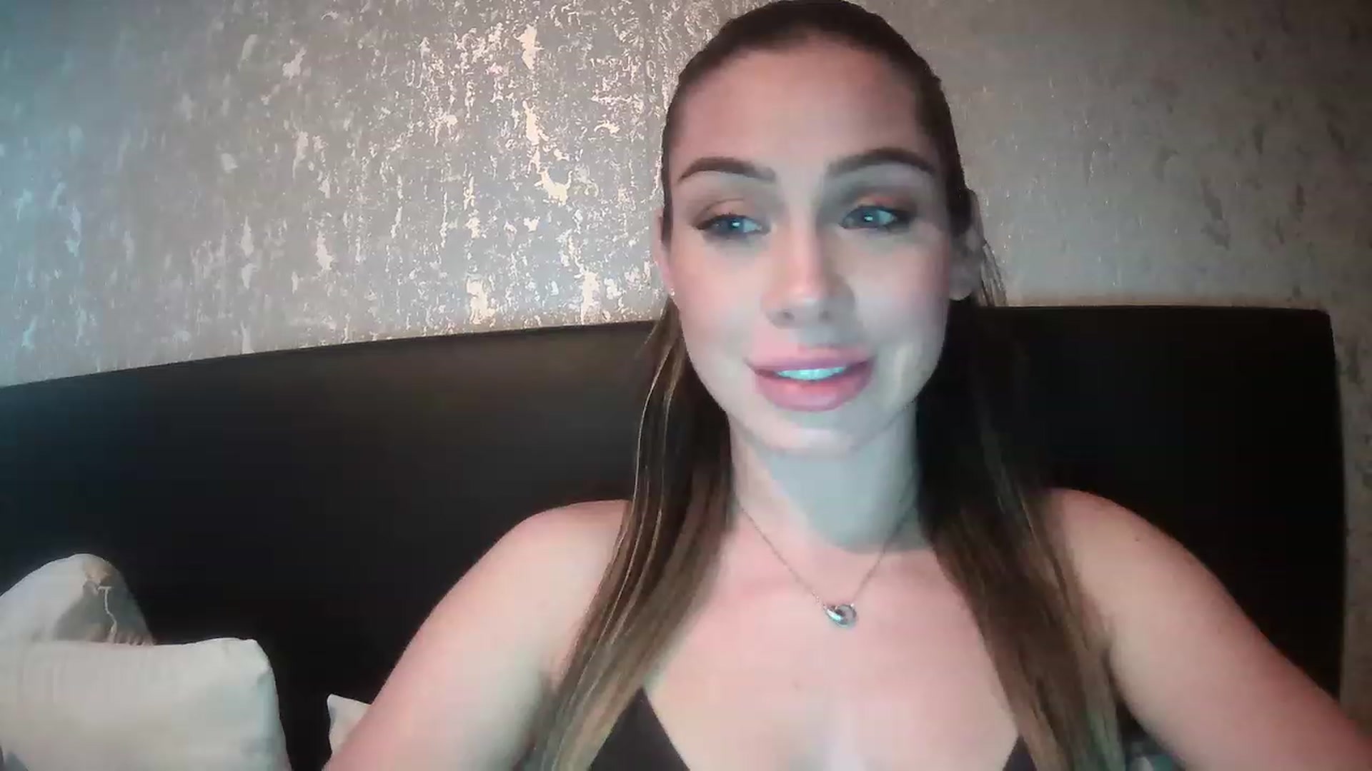 Gallery image thumbnail from English_Babe1's myfreecams stream on, 03/19/2023, 16:16 image 14 of 20