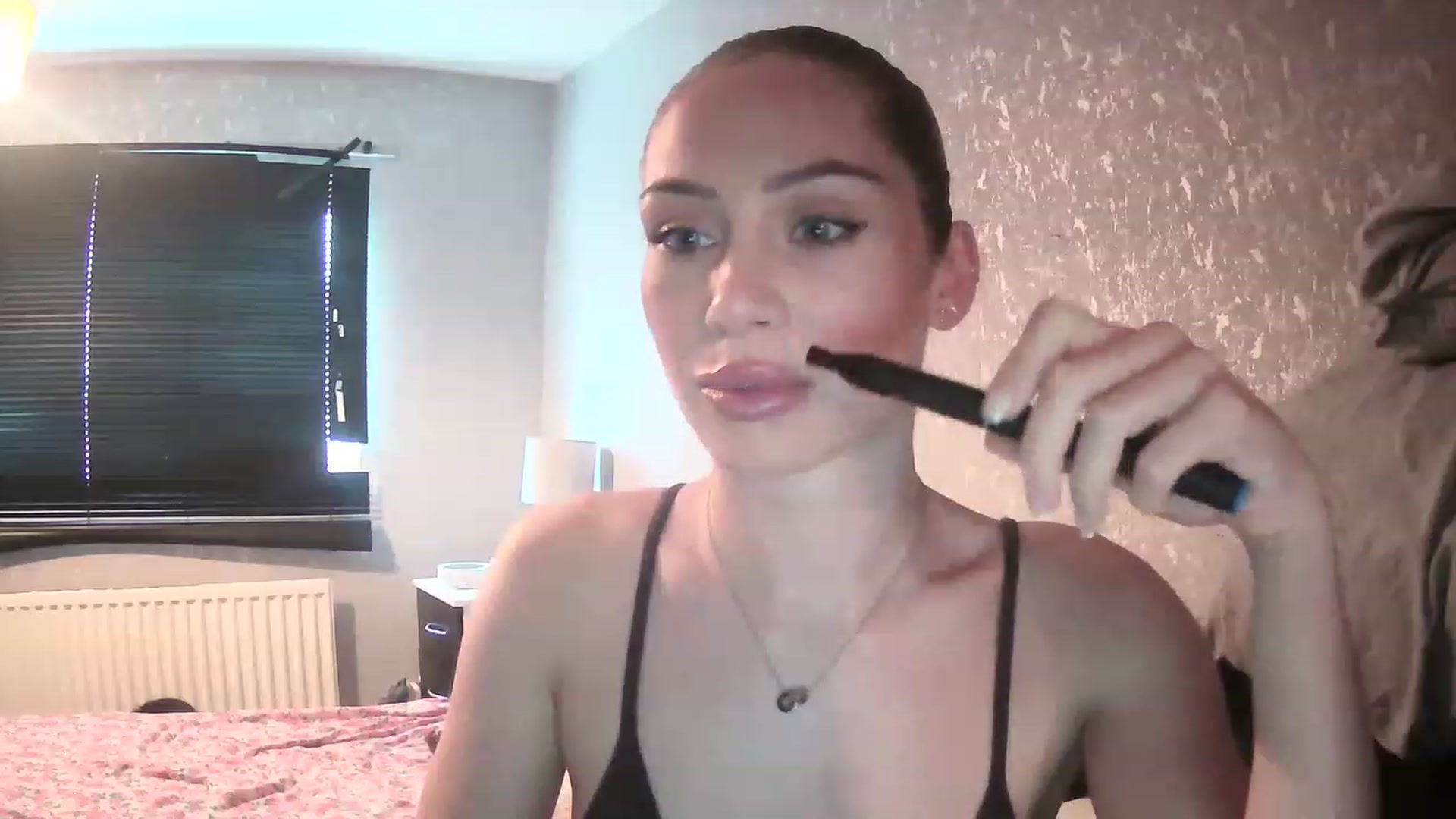 Gallery image thumbnail from English_Babe1's myfreecams stream on, 03/20/2023, 11:20 image 7 of 20