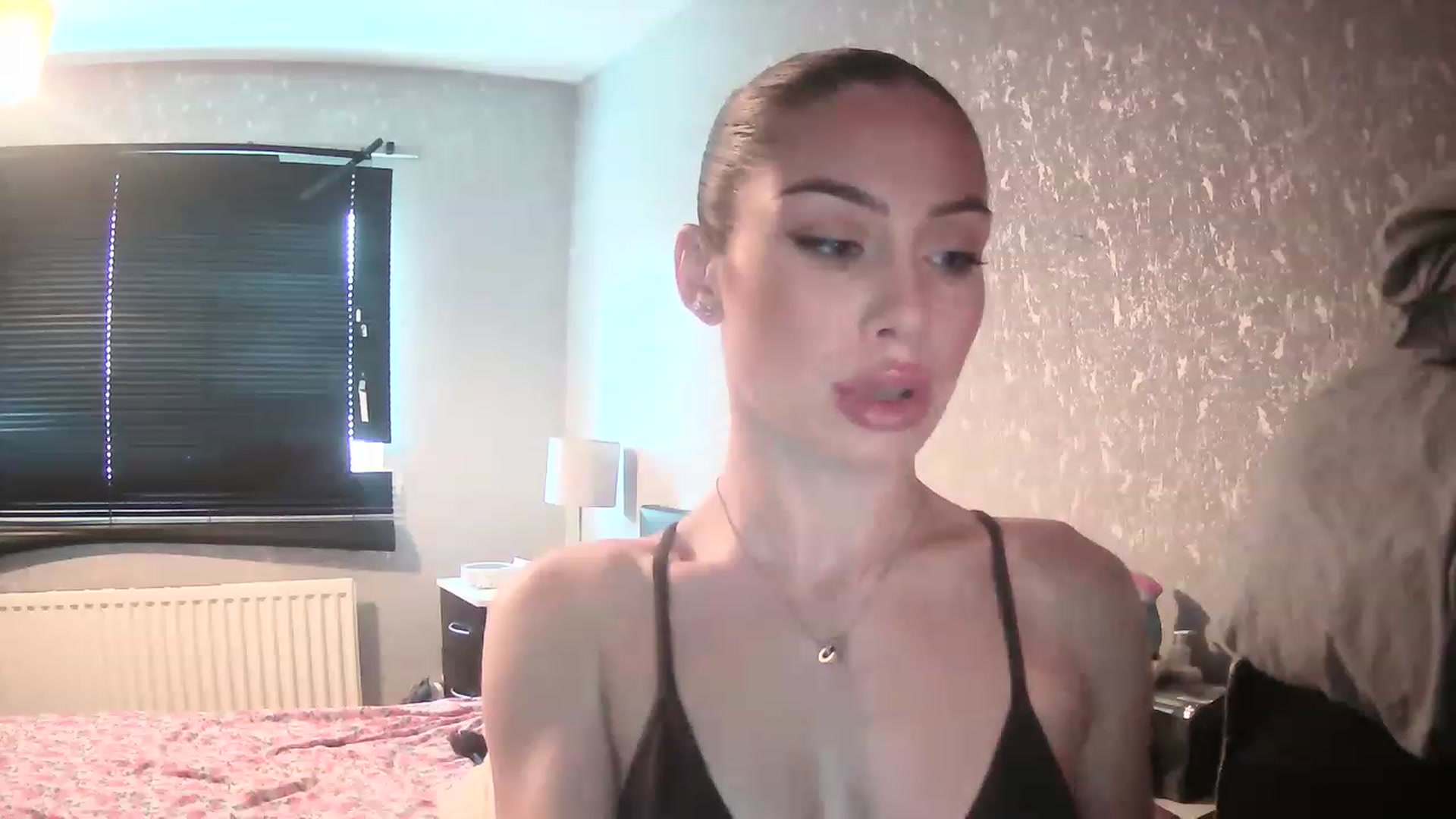 Gallery image thumbnail from English_Babe1's myfreecams stream on, 03/20/2023, 11:20 image 14 of 20