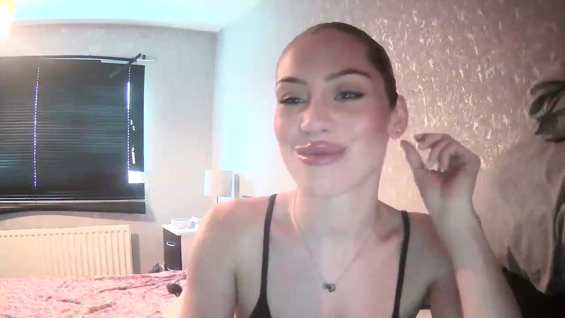 Gallery image thumbnail from English_Babe1's myfreecams stream on, 03/20/2023, 11:20 image 9 of 20