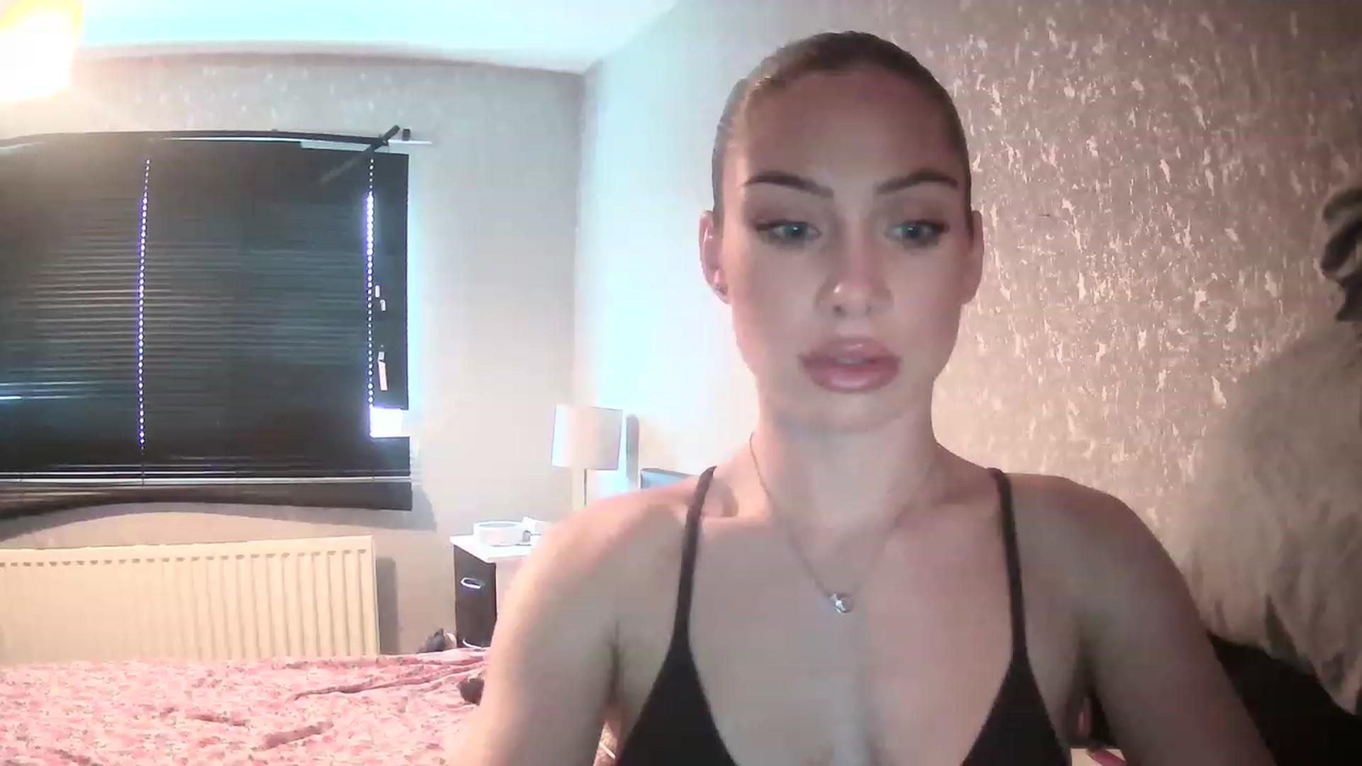 Gallery image thumbnail from English_Babe1's myfreecams stream on, 03/20/2023, 11:20 image 4 of 20