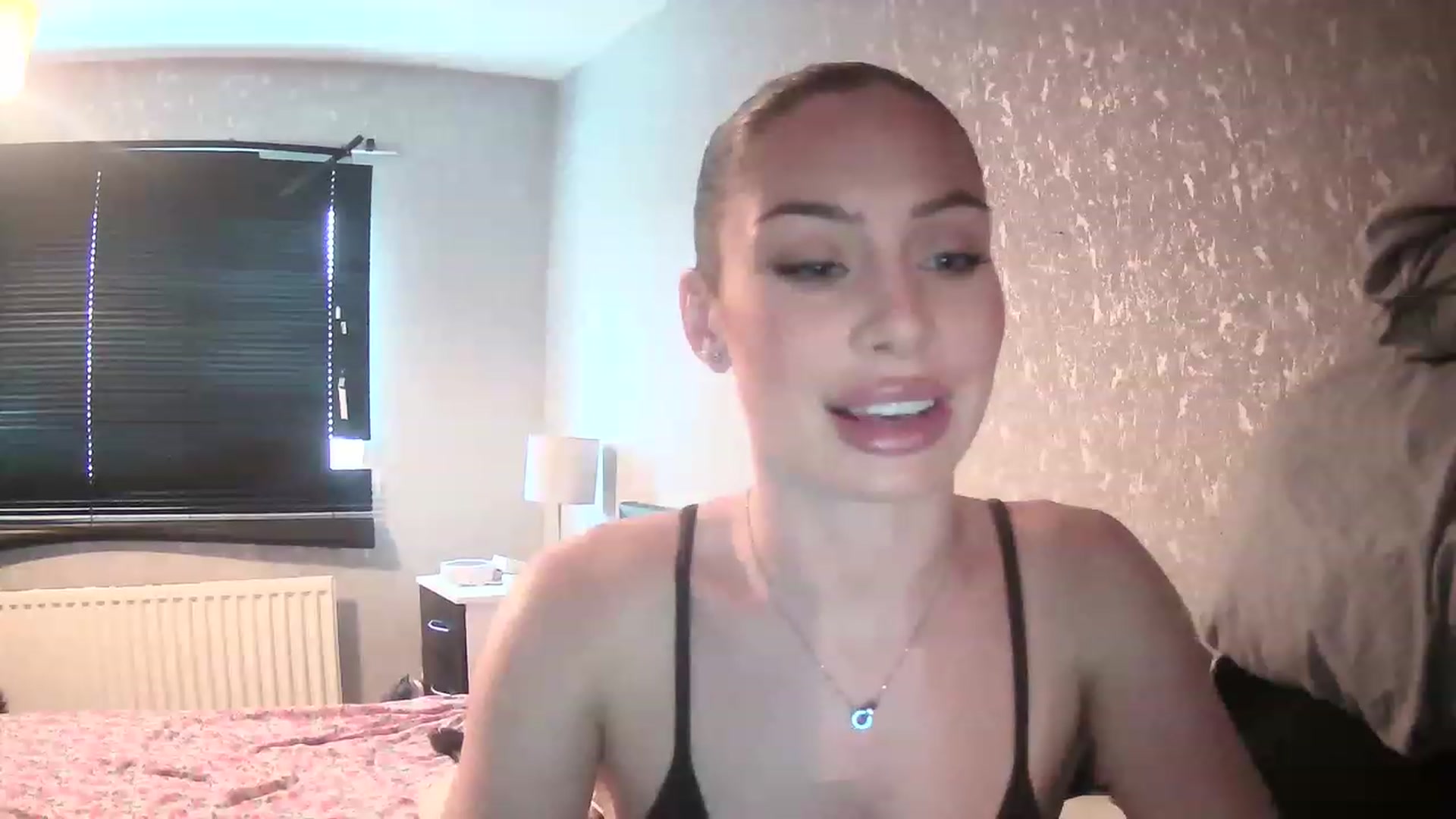 Gallery image thumbnail from English_Babe1's myfreecams stream on, 03/20/2023, 11:20 image 8 of 20