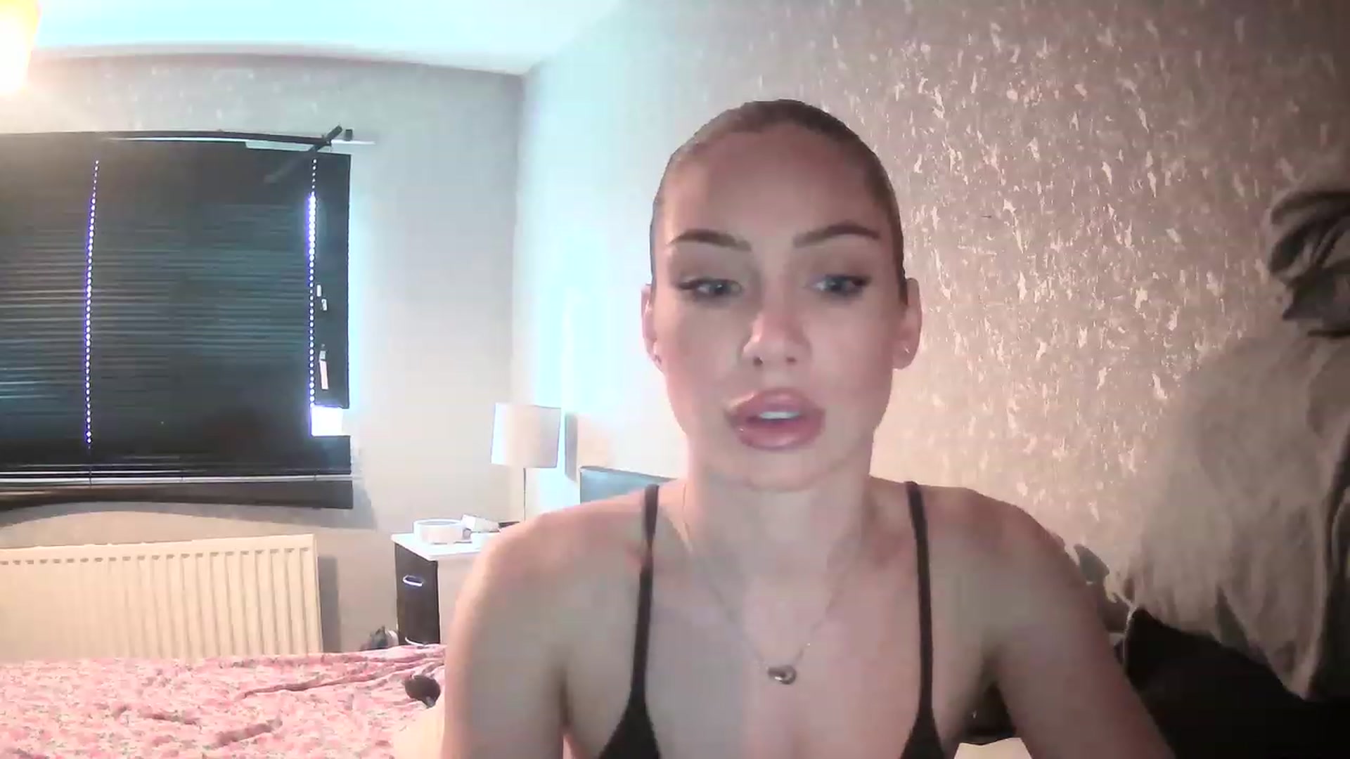 Gallery image thumbnail from English_Babe1's myfreecams stream on, 03/20/2023, 11:20 image 13 of 20