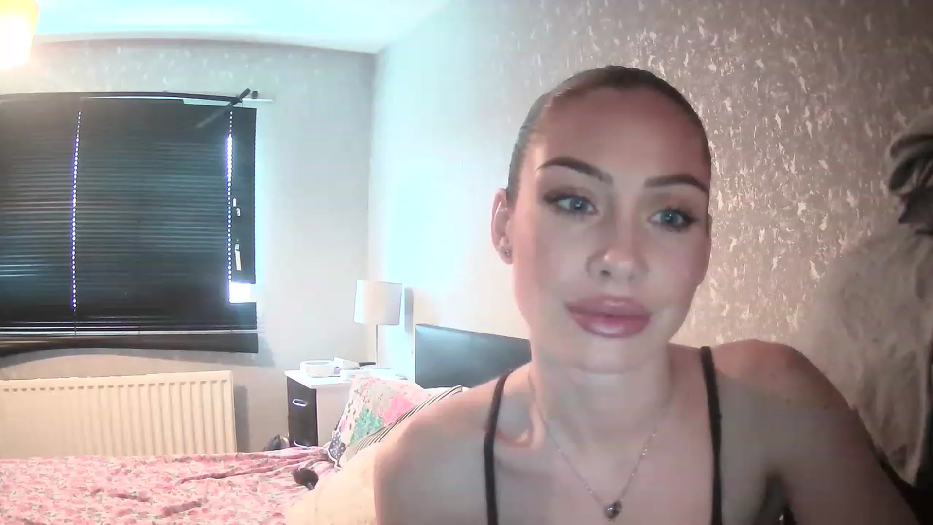 Gallery image thumbnail from English_Babe1's myfreecams stream on, 03/20/2023, 11:20 image 18 of 20