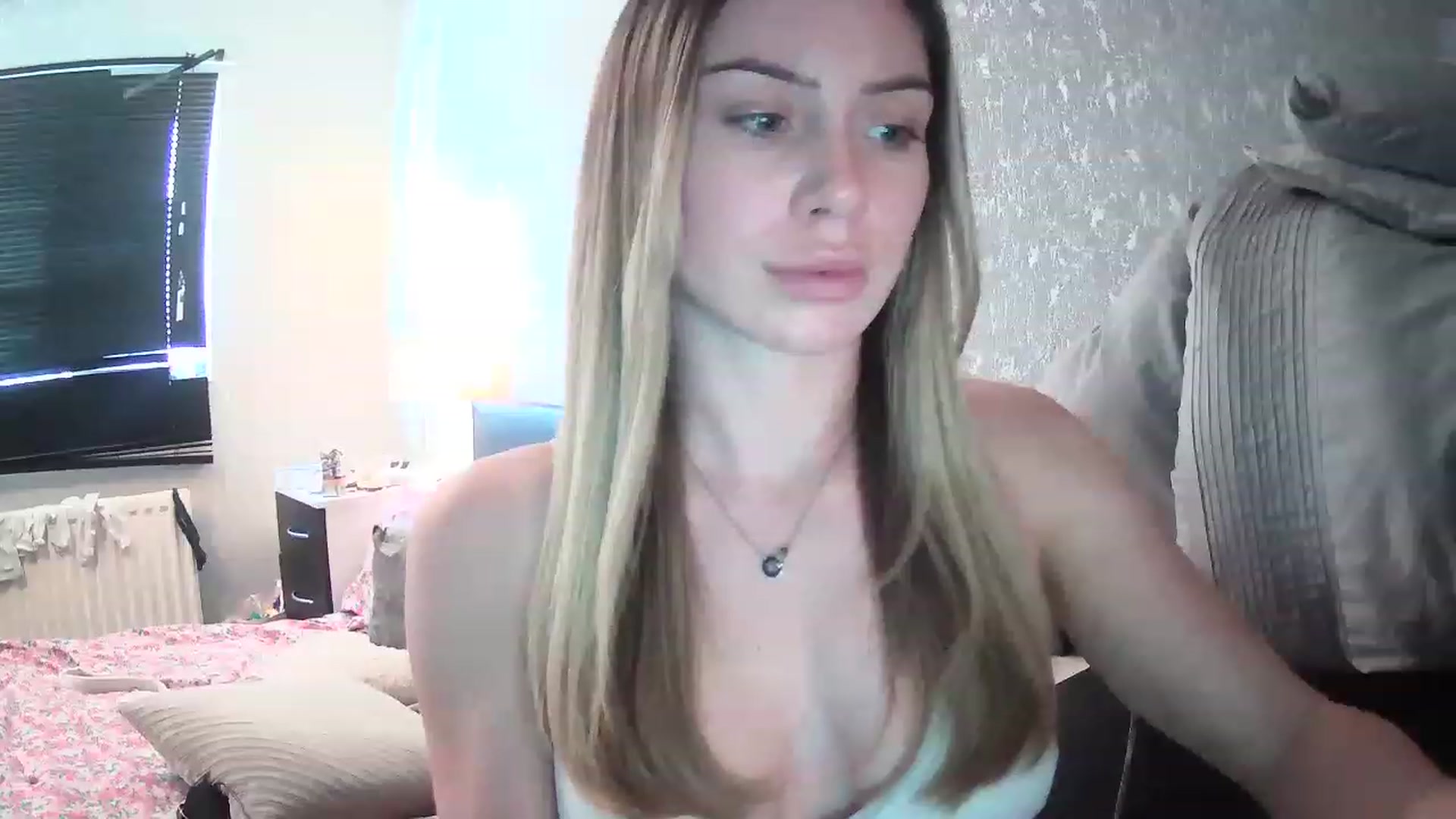 Gallery image thumbnail from English_Babe1's myfreecams stream on, 03/22/2023, 09:12 image 15 of 20