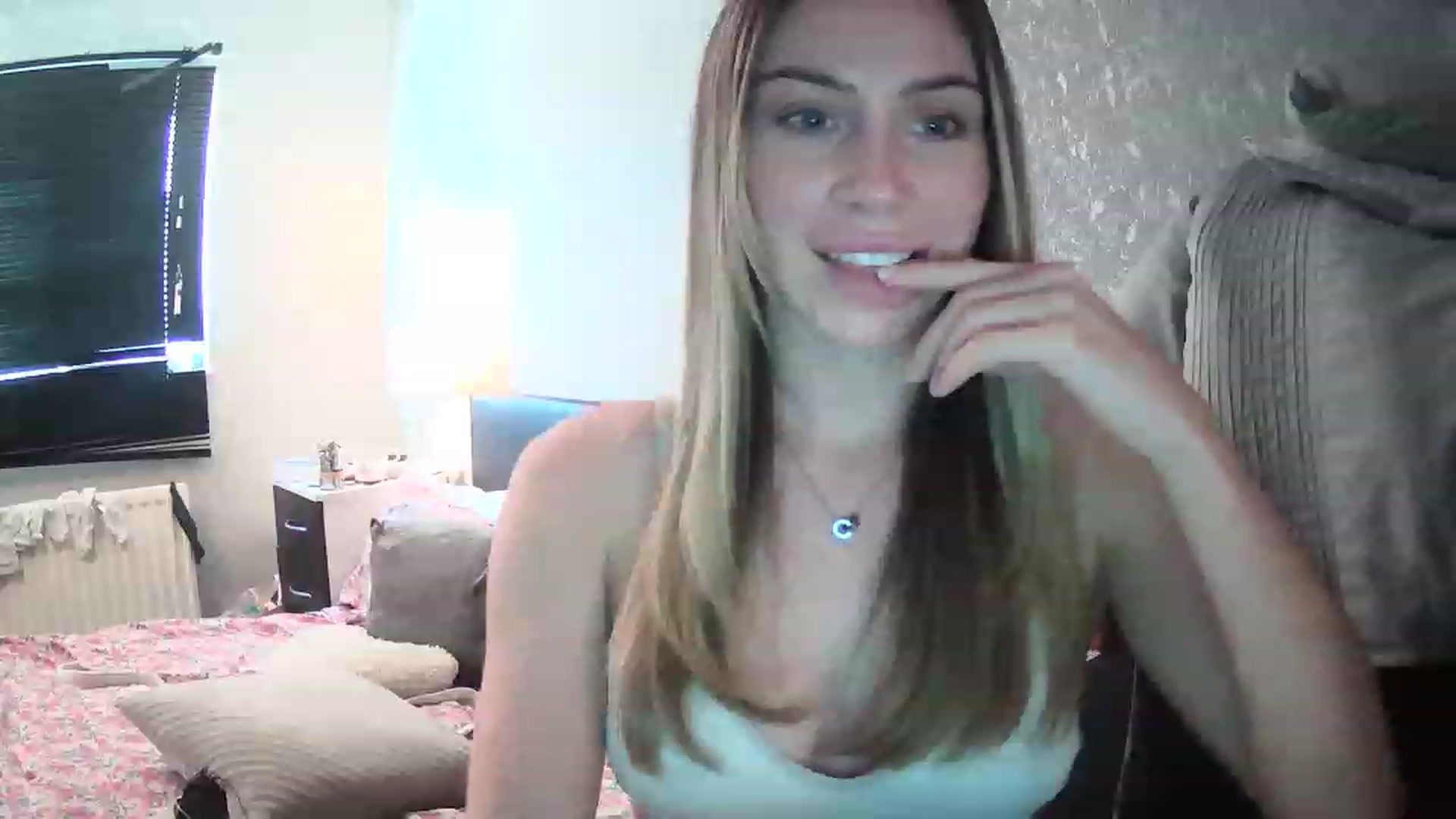 Gallery image thumbnail from English_Babe1's myfreecams stream on, 03/22/2023, 09:12 image 6 of 20