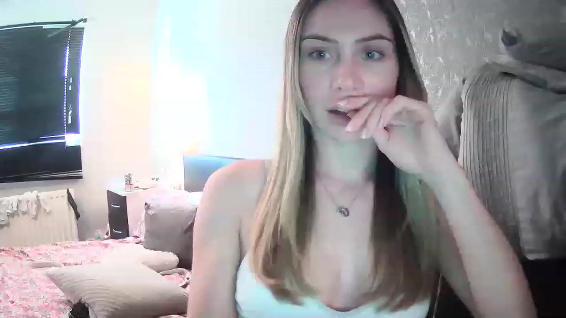 Gallery image thumbnail from English_Babe1's myfreecams stream on, 03/22/2023, 09:12 image 14 of 20