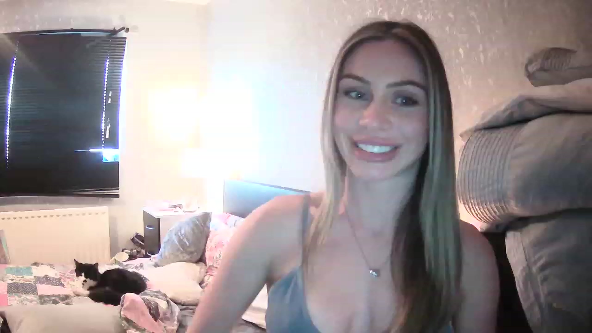 Gallery image thumbnail from English_Babe1's myfreecams stream on, 03/27/2023, 17:06 image 17 of 20