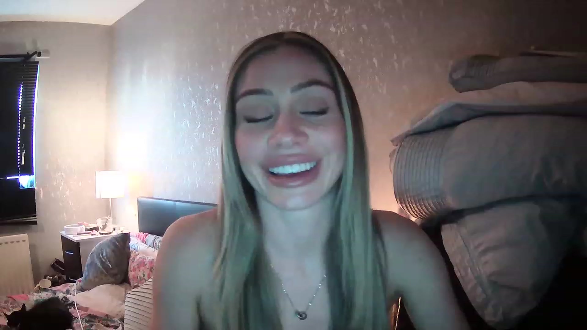 Gallery image thumbnail from English_Babe1's myfreecams stream on, 03/27/2023, 17:06 image 3 of 20