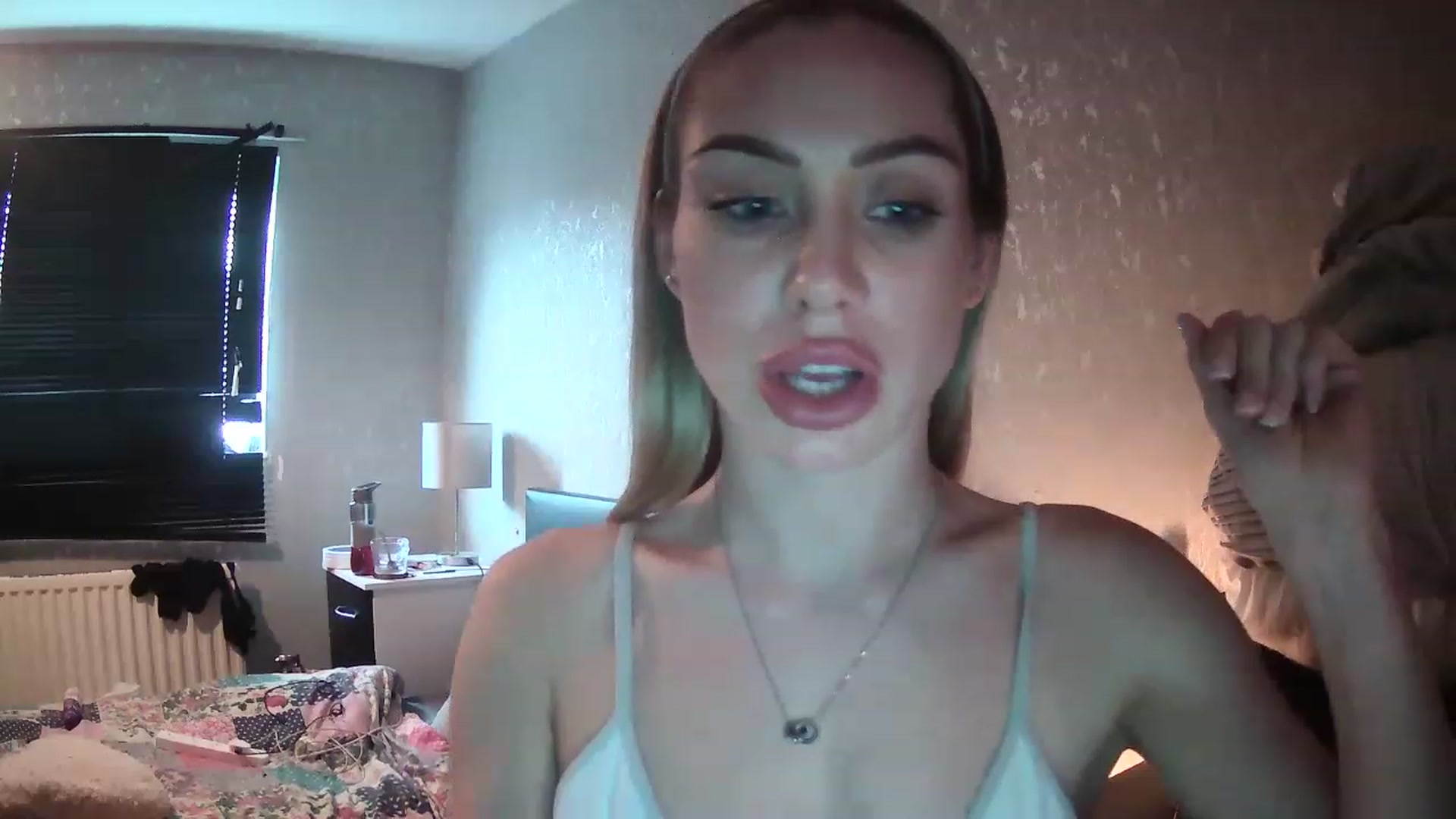 Gallery image thumbnail from English_Babe1's myfreecams stream on, 03/29/2023, 15:57 image 18 of 20