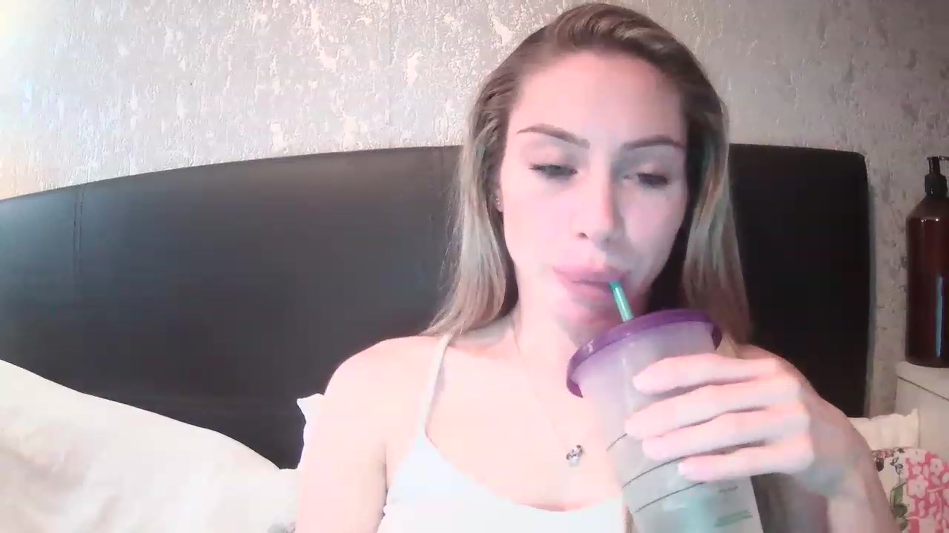 Gallery image thumbnail from English_Babe1's myfreecams stream on, 03/31/2023, 08:02 image 6 of 20
