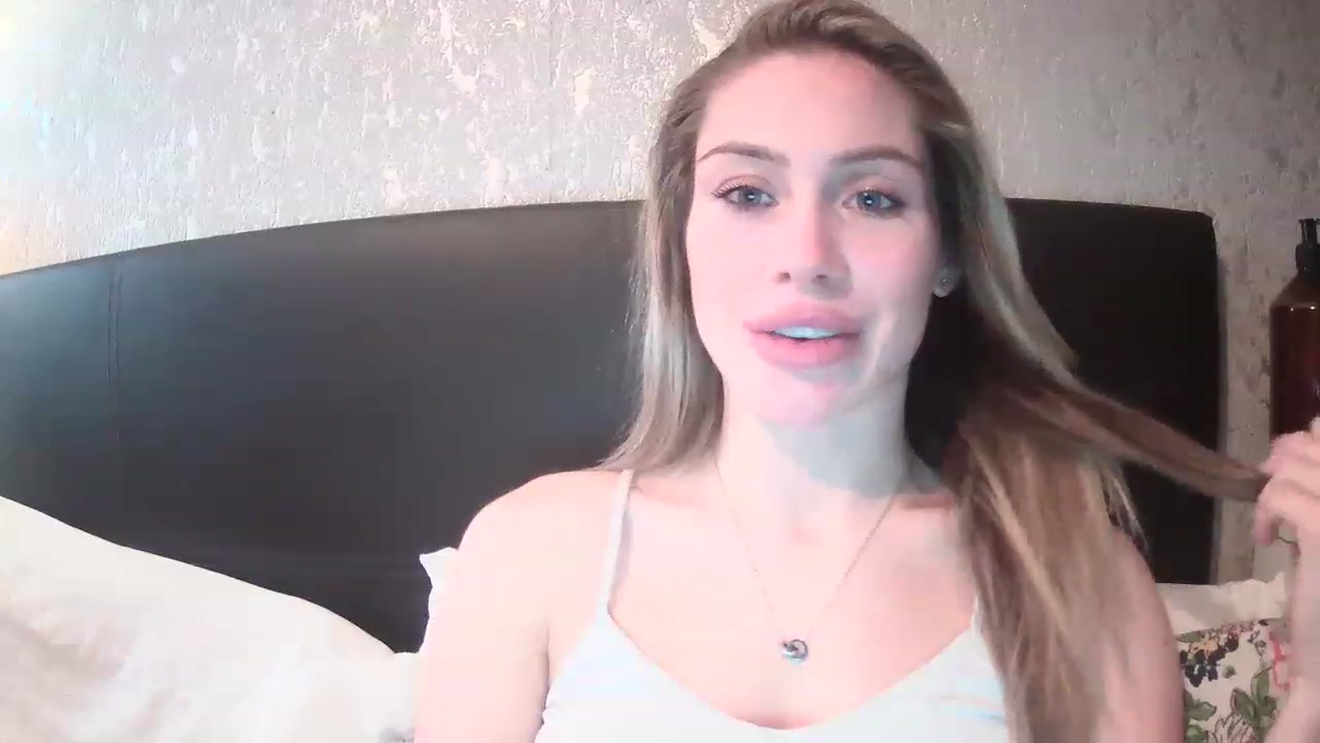Gallery image thumbnail from English_Babe1's myfreecams stream on, 03/31/2023, 08:02 image 5 of 20