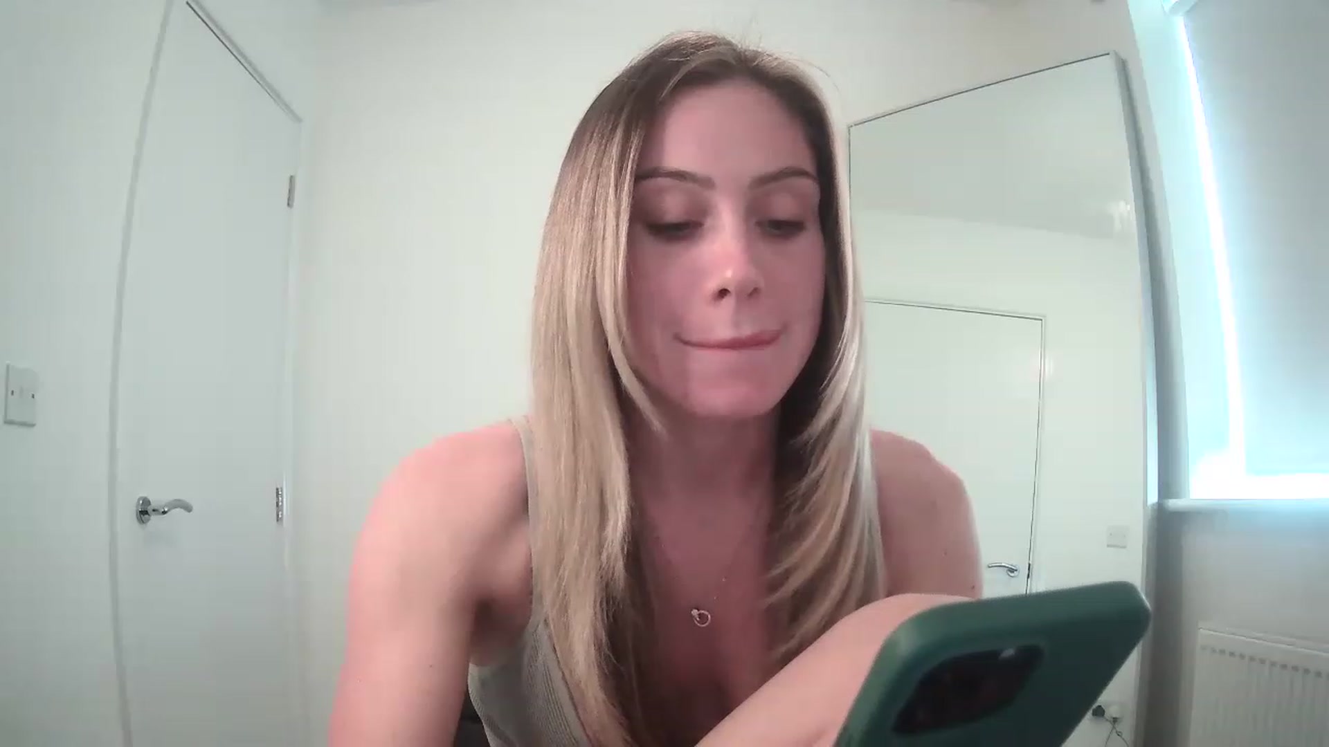 Gallery image thumbnail from English_Babe1's myfreecams stream on, 04/04/2023, 11:04 image 14 of 20