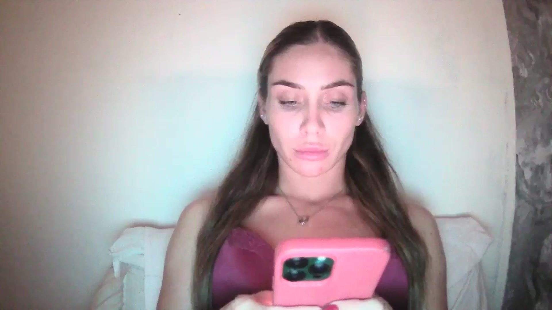 Gallery image thumbnail from English_Babe1's myfreecams stream on, 10/07/2023, 18:43 image 5 of 20