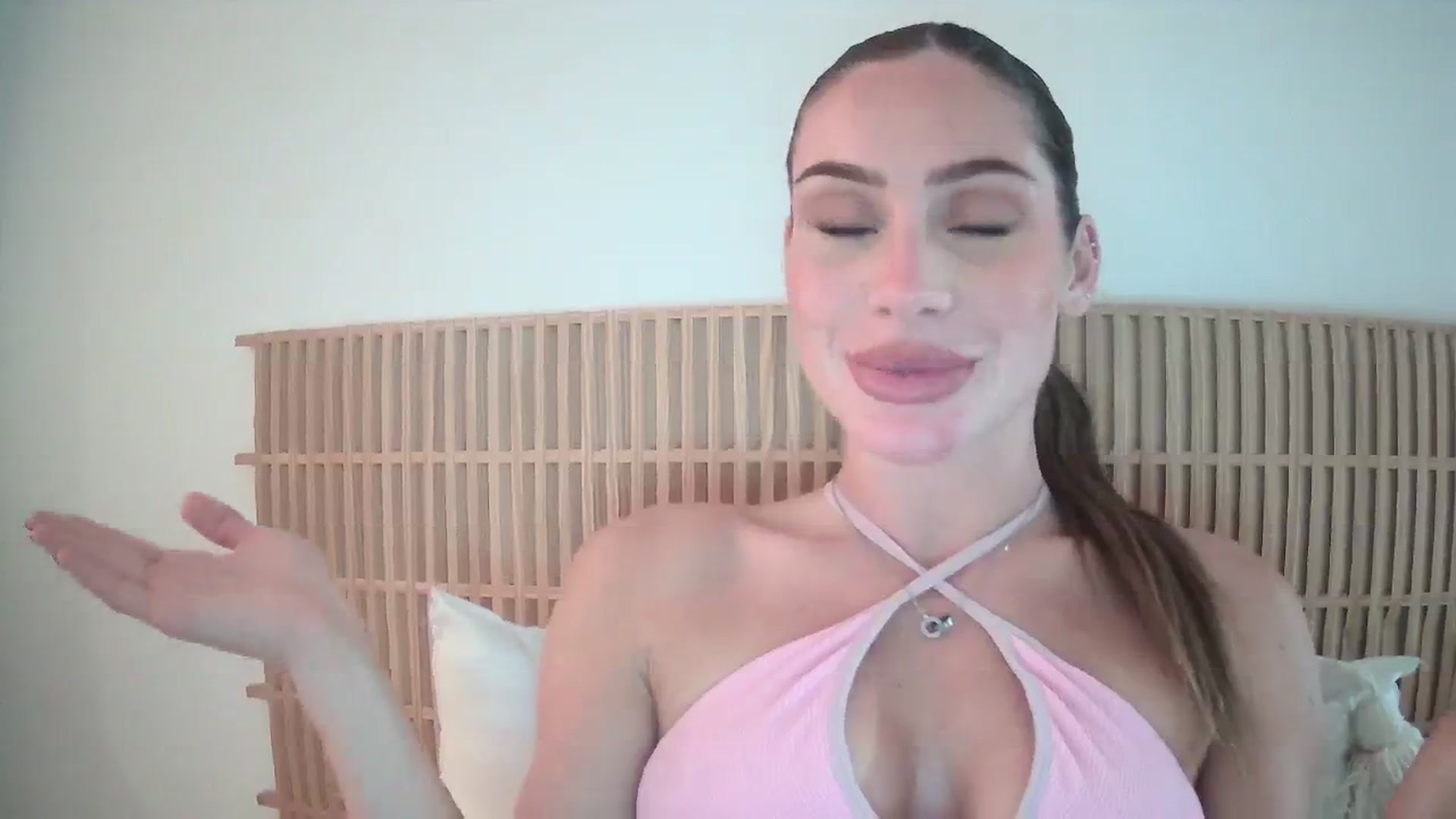 Gallery image thumbnail from English_Babe1's myfreecams stream on, 10/21/2023, 17:20 image 16 of 20