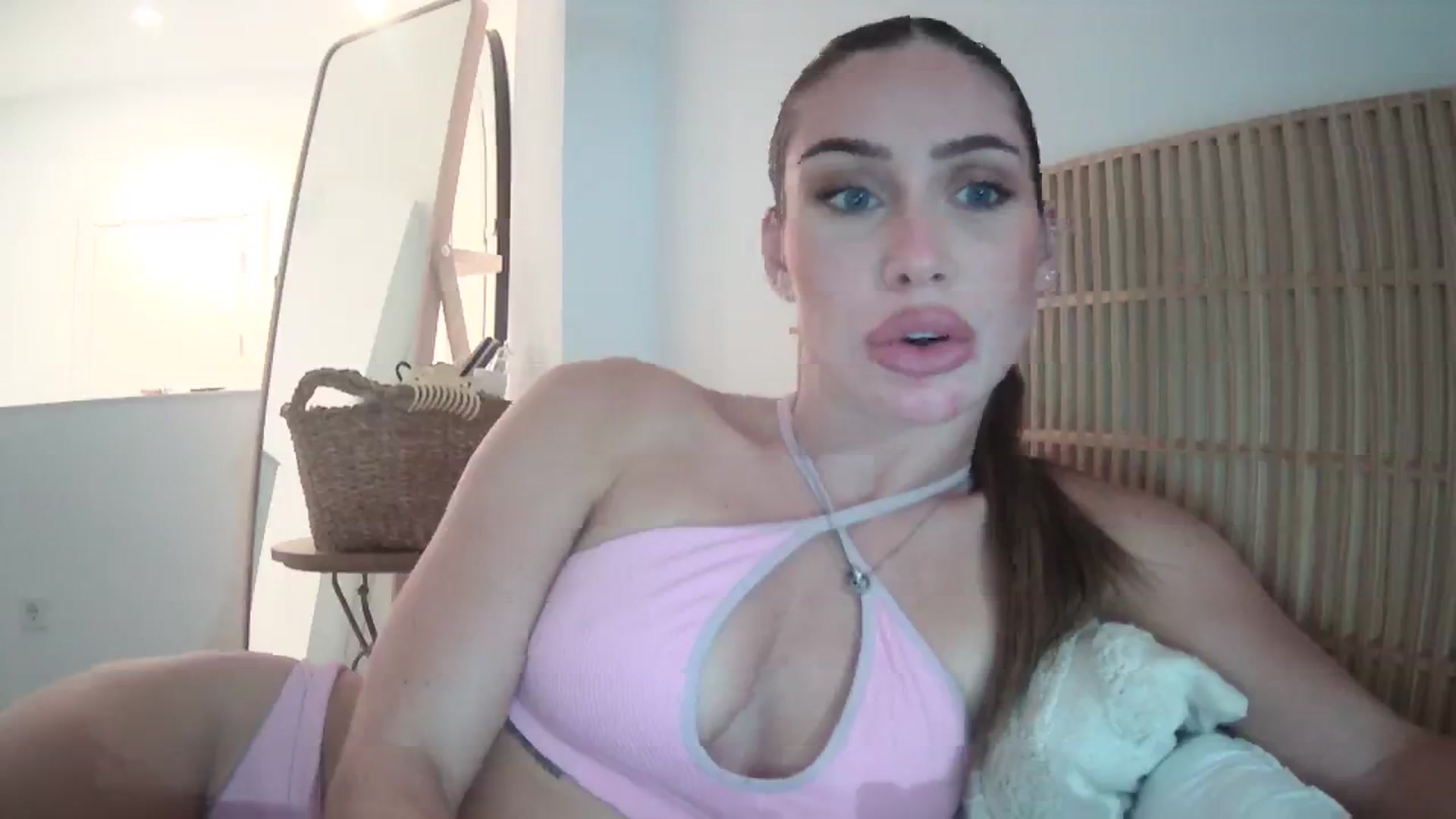 Gallery image thumbnail from English_Babe1's myfreecams stream on, 10/21/2023, 17:58 image 5 of 20