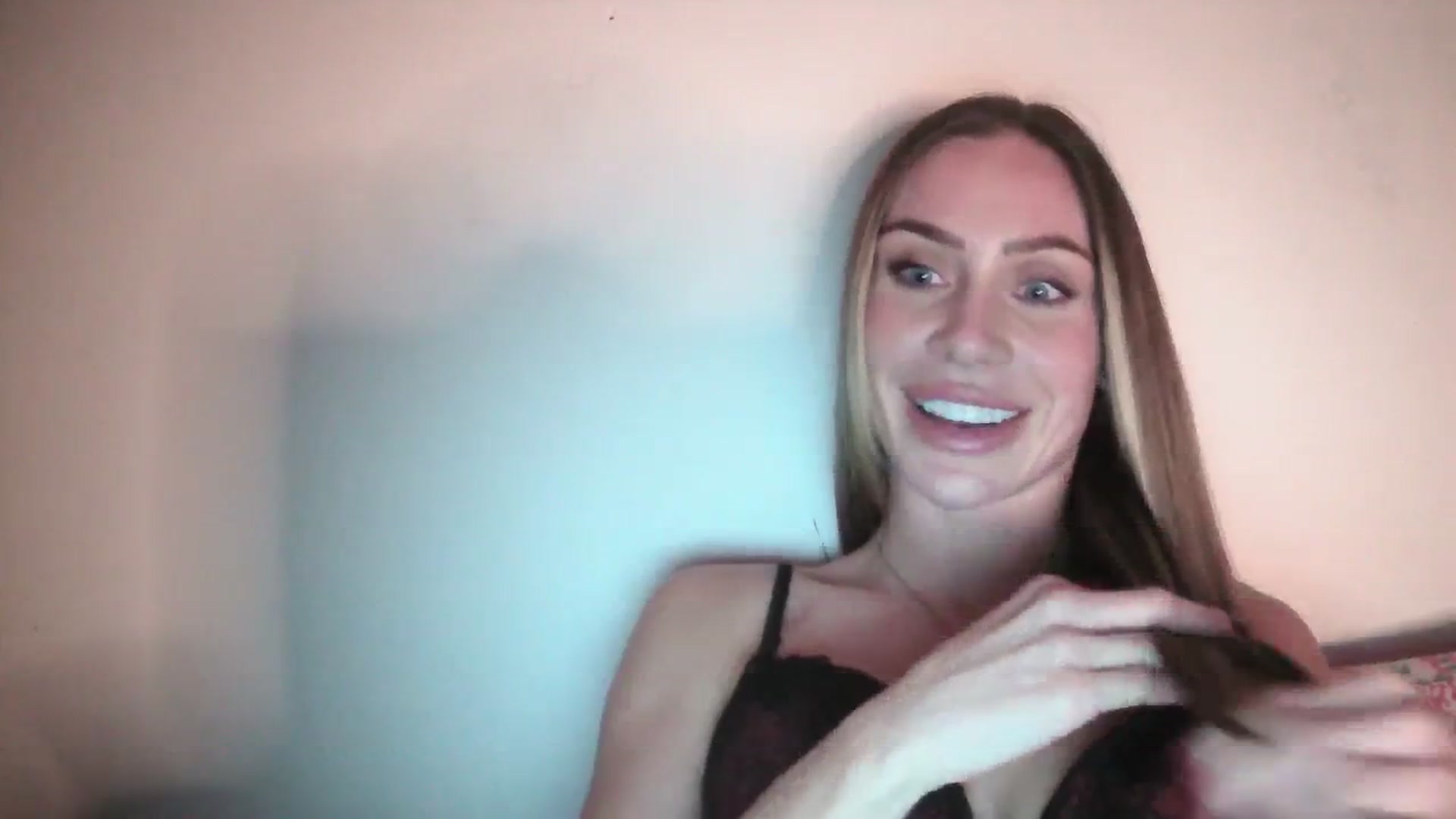 Gallery image thumbnail from English_Babe1's myfreecams stream on, 11/05/2023, 19:34 image 13 of 20