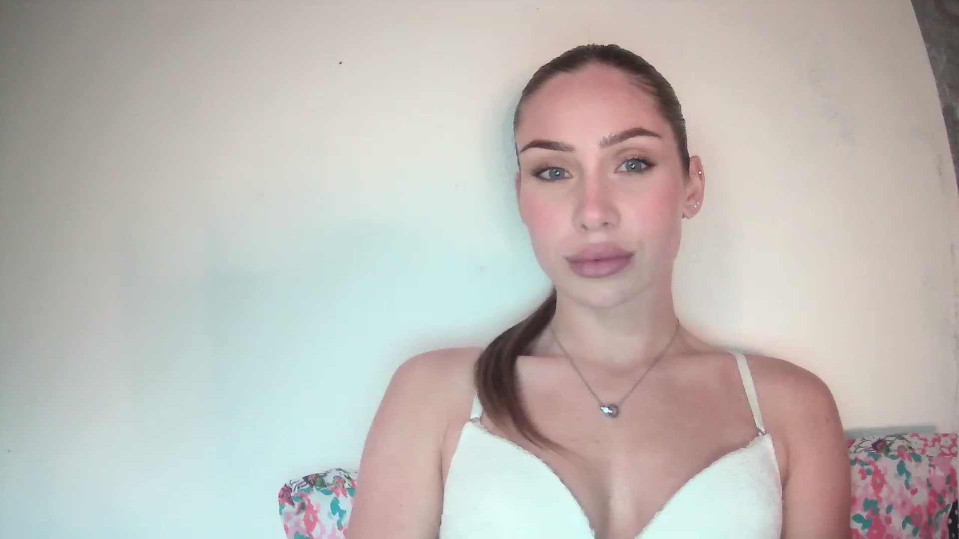 Gallery image thumbnail from English_Babe1's myfreecams stream on, 11/08/2023, 15:18 image 14 of 20
