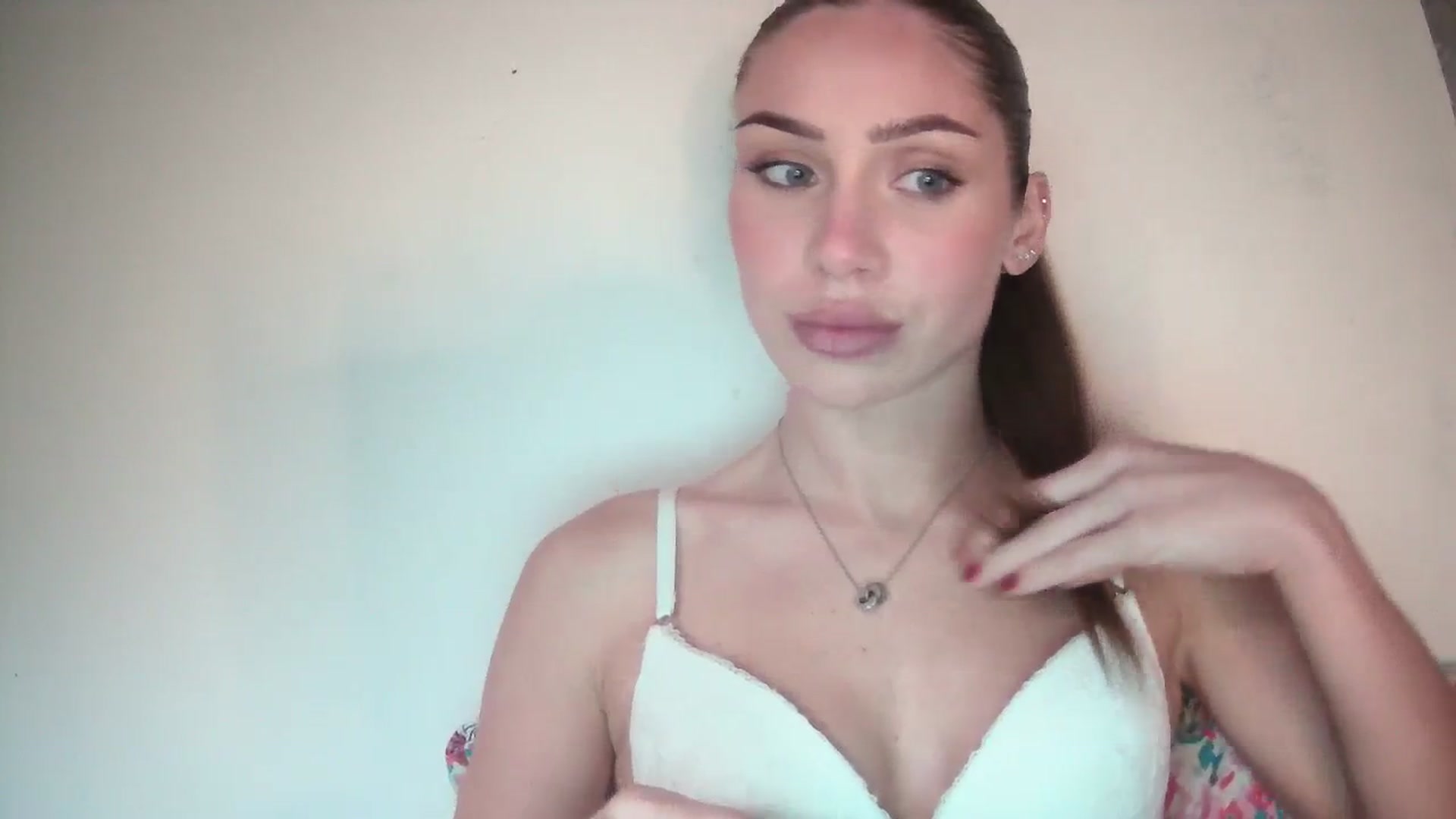 Gallery image thumbnail from English_Babe1's myfreecams stream on, 11/08/2023, 15:18 image 17 of 20