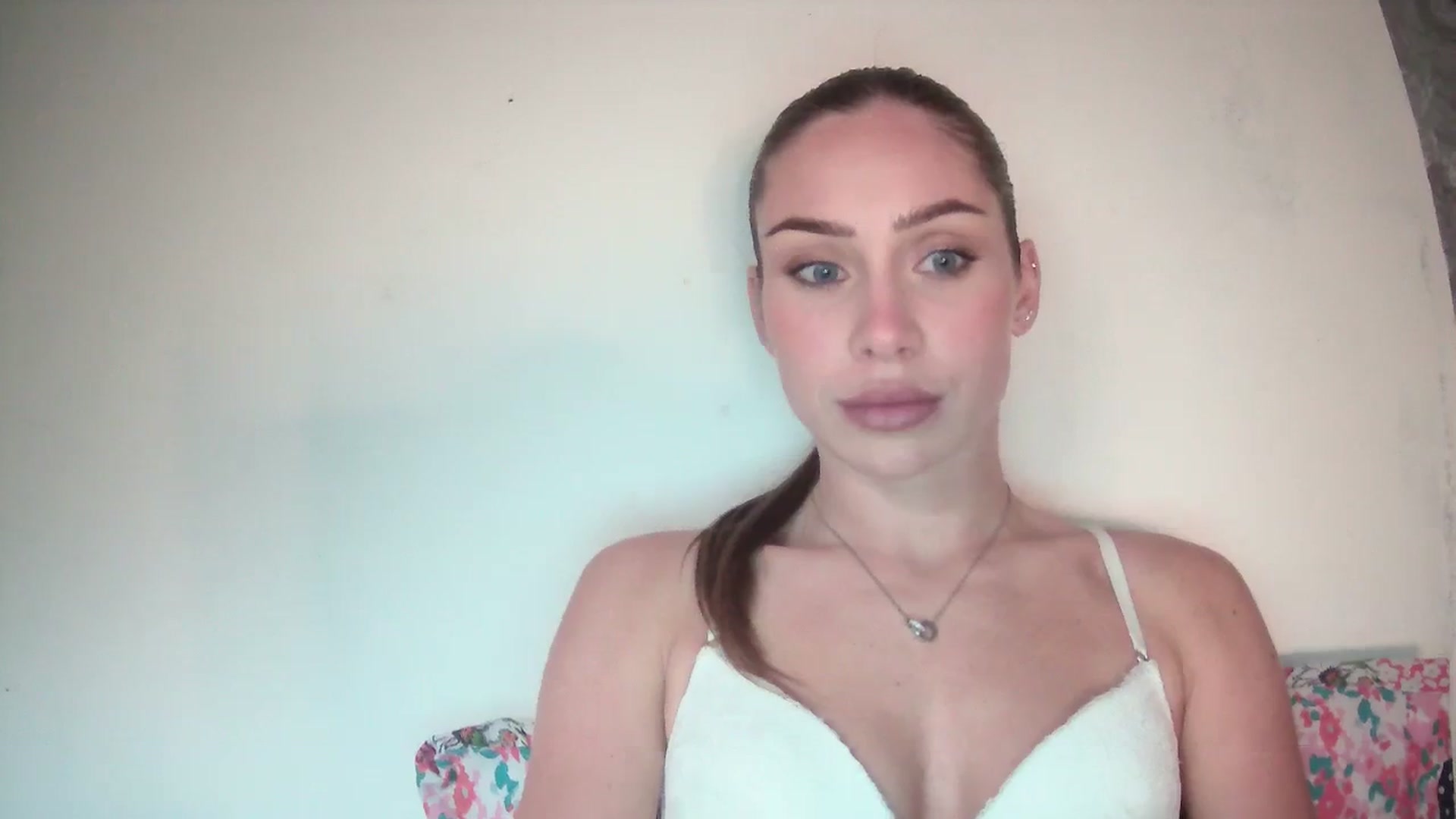 Gallery image thumbnail from English_Babe1's myfreecams stream on, 11/08/2023, 15:18 image 13 of 20