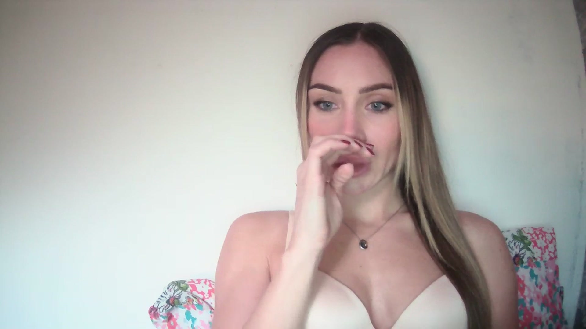Gallery image thumbnail from English_Babe1's myfreecams stream on, 11/11/2023, 14:42 image 3 of 20