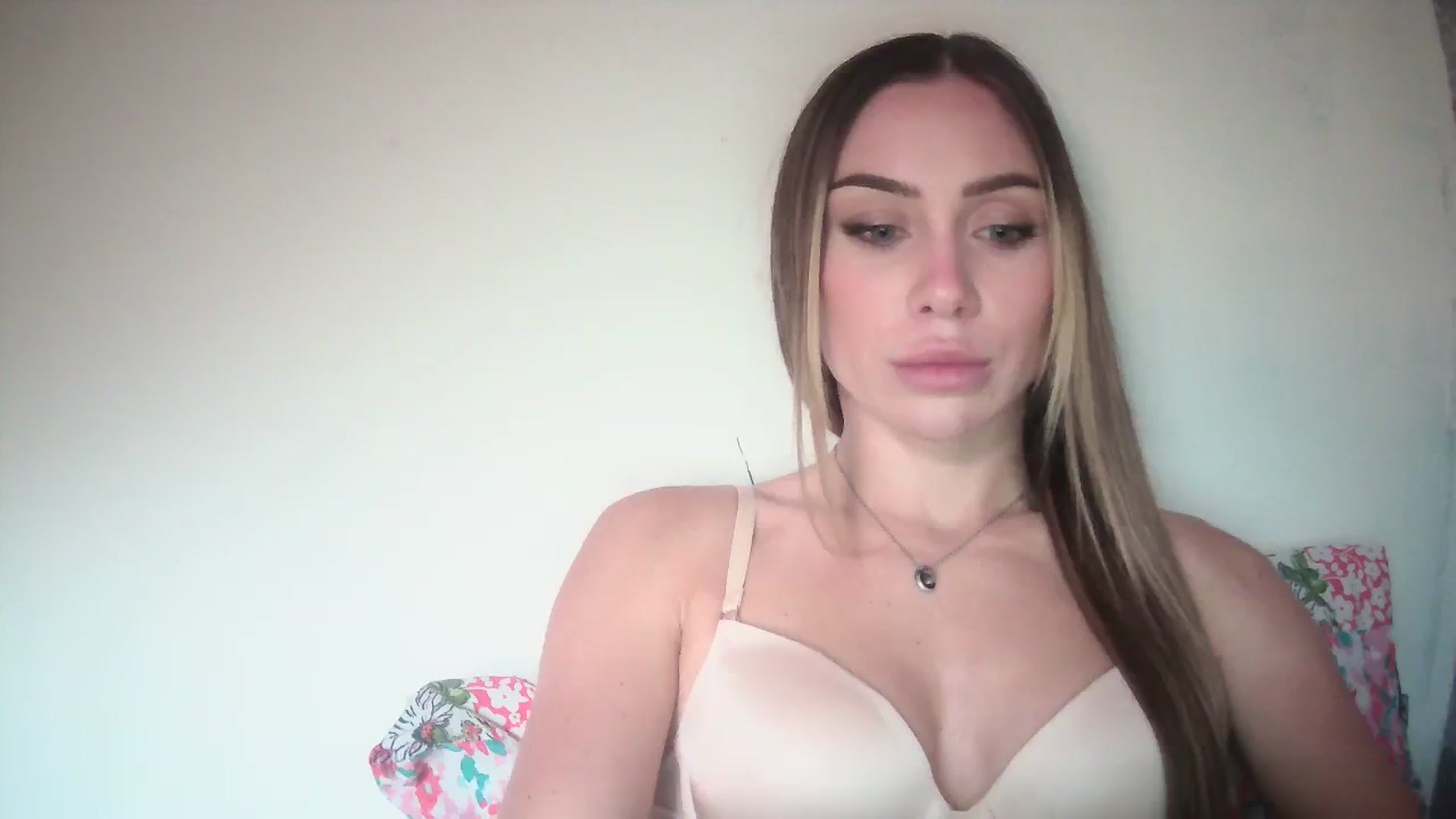 Gallery image thumbnail from English_Babe1's myfreecams stream on, 11/11/2023, 14:42 image 5 of 20