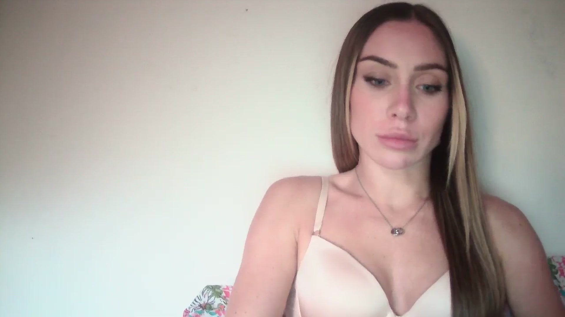 Gallery image thumbnail from English_Babe1's myfreecams stream on, 11/11/2023, 15:30 image 8 of 20