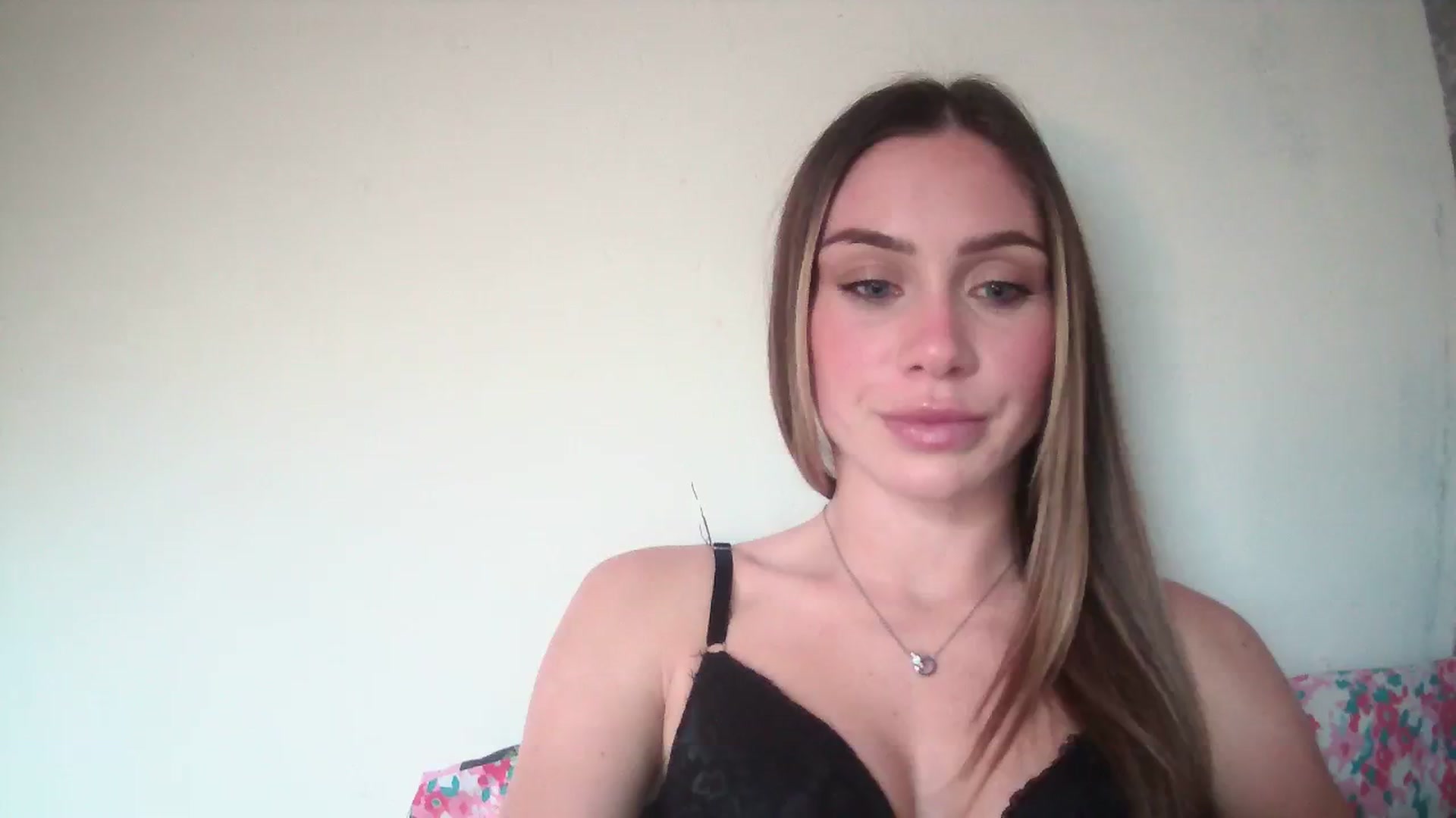Gallery image thumbnail from English_Babe1's myfreecams stream on, 11/13/2023, 14:23 image 16 of 20