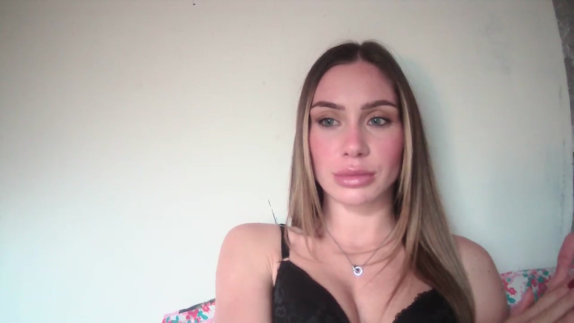 Gallery image thumbnail from English_Babe1's myfreecams stream on, 11/13/2023, 14:23 image 13 of 20