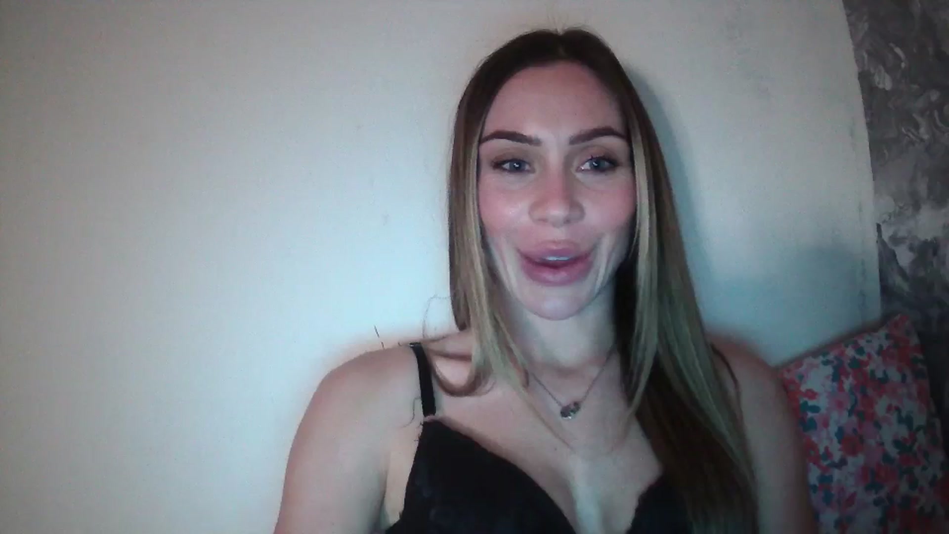 Gallery image thumbnail from English_Babe1's myfreecams stream on, 11/13/2023, 17:57 image 10 of 20