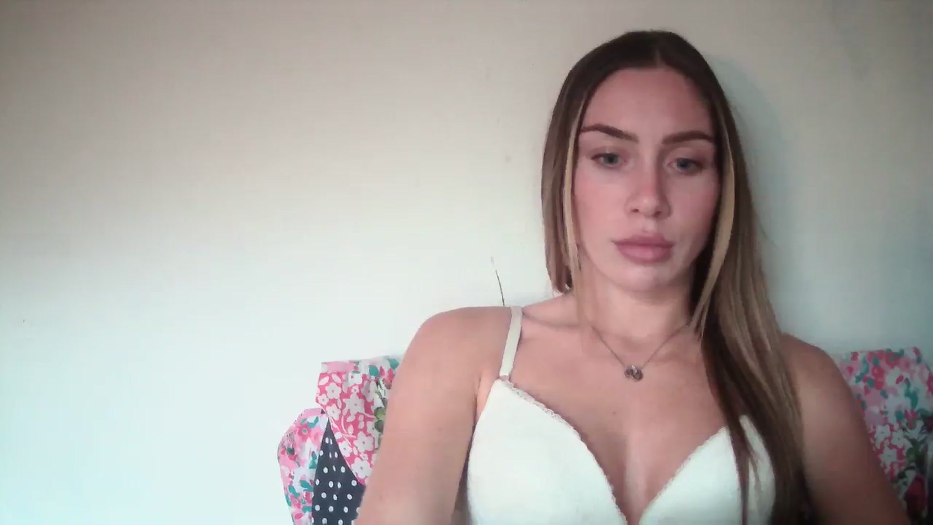 Gallery image thumbnail from English_Babe1's myfreecams stream on, 11/15/2023, 15:46 image 3 of 20