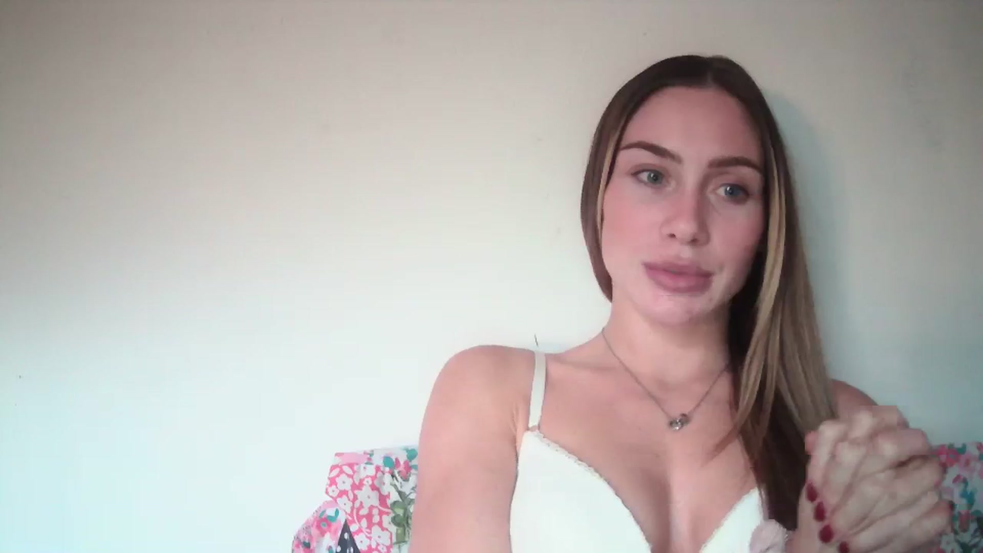 Gallery image thumbnail from English_Babe1's myfreecams stream on, 11/15/2023, 15:46 image 14 of 20