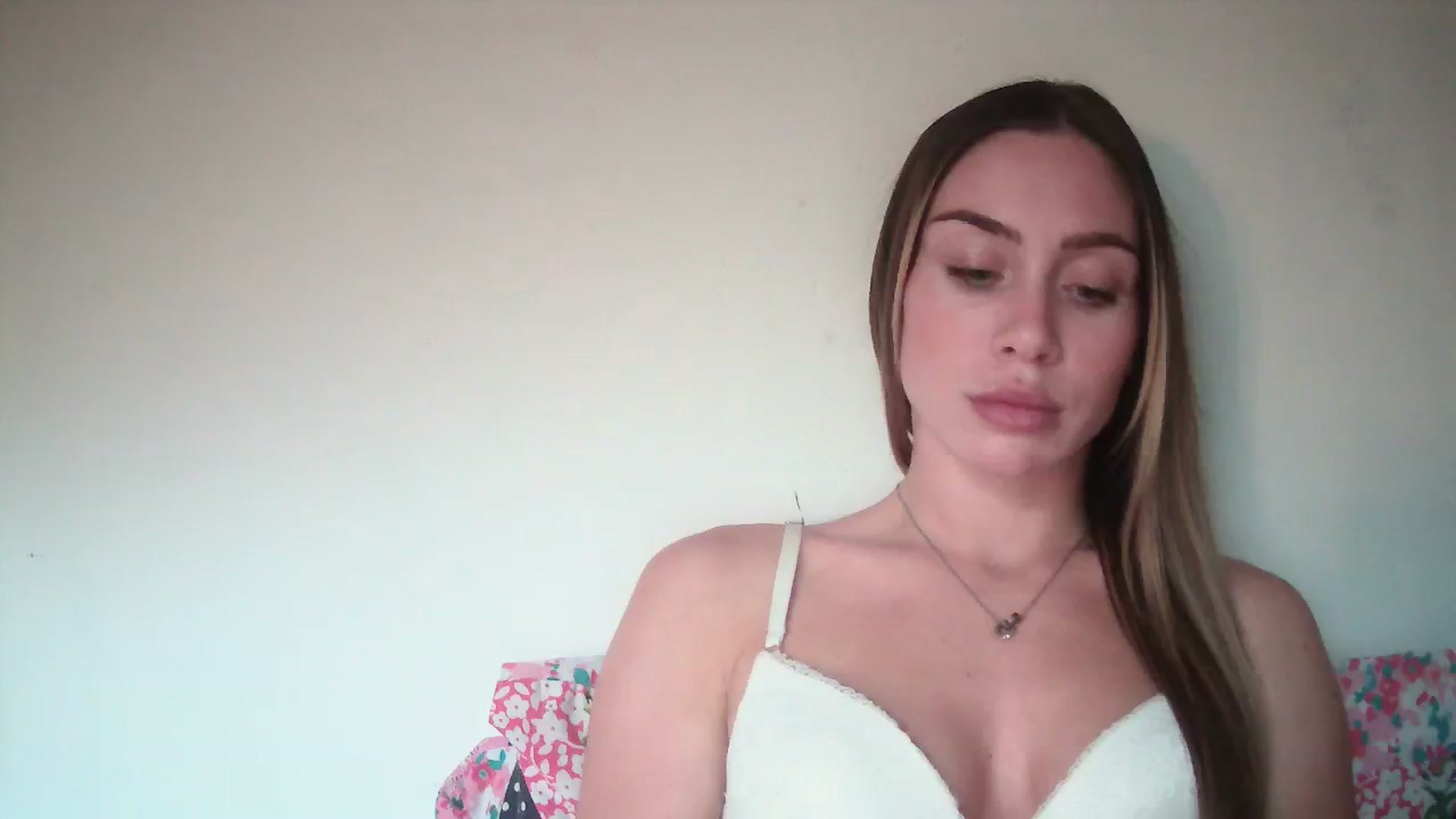 Gallery image thumbnail from English_Babe1's myfreecams stream on, 11/15/2023, 15:46 image 13 of 20