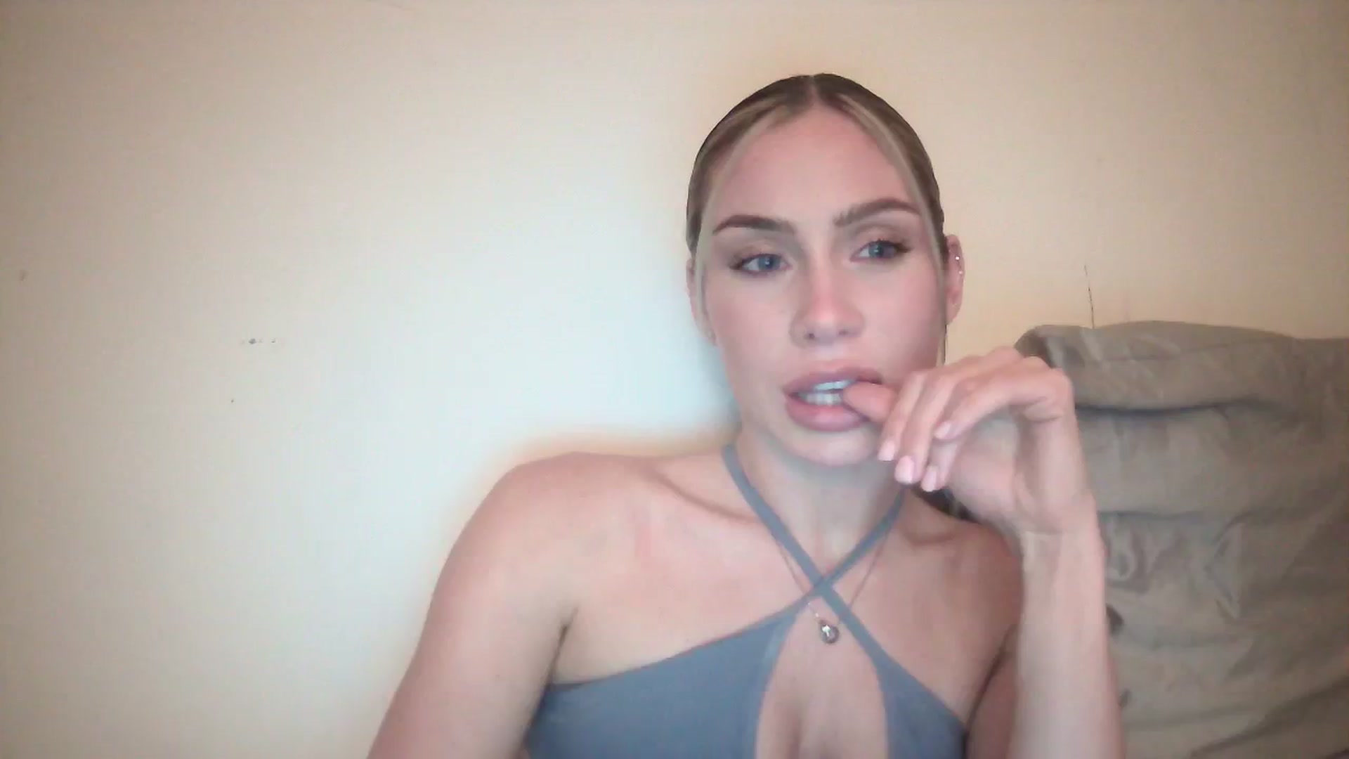 Gallery image thumbnail from English_Babe1's myfreecams stream on, 12/07/2023, 16:15 image 19 of 20