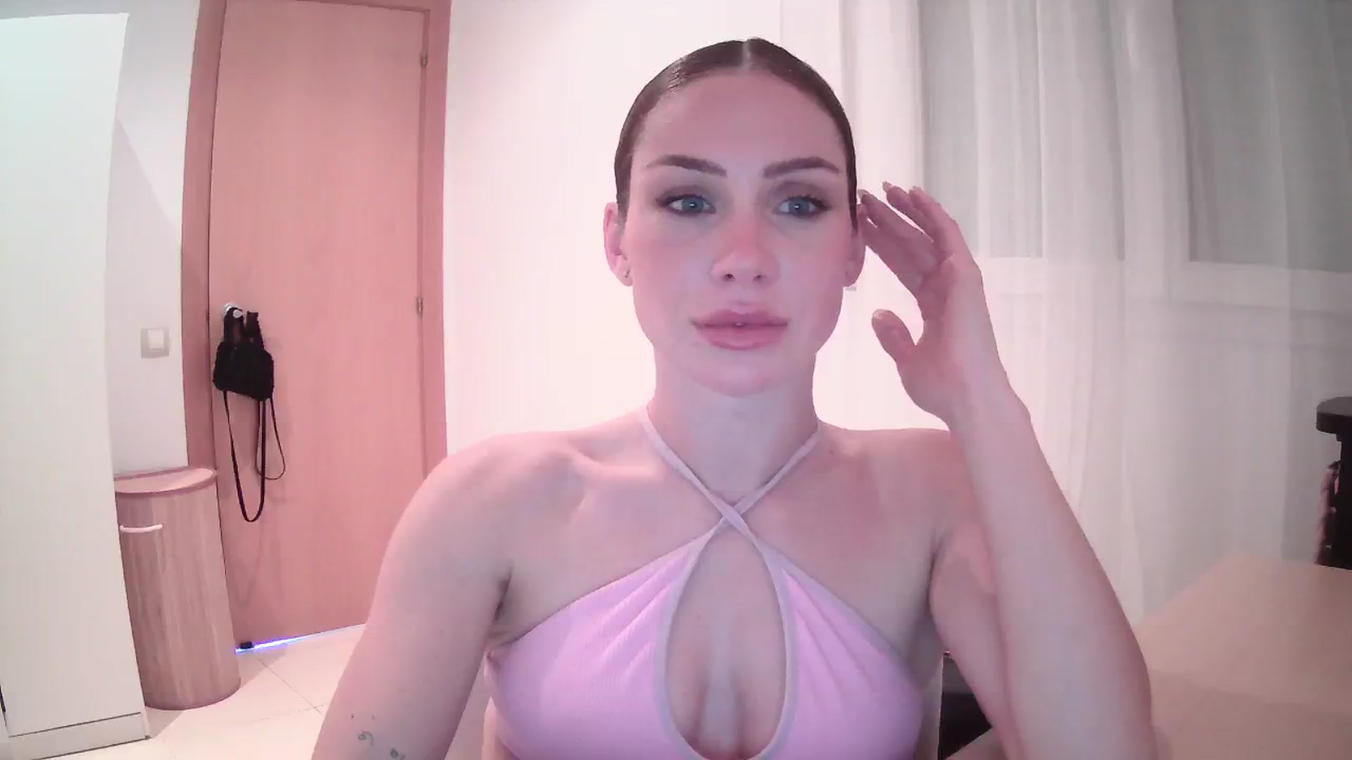 Gallery image thumbnail from English_Lola's myfreecams stream on, 03/15/2024, 13:01 image 17 of 20