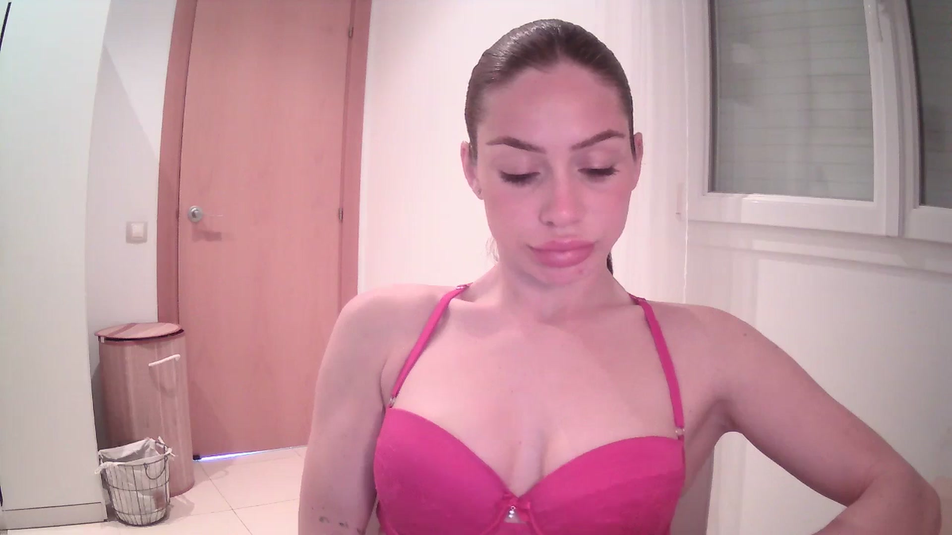 Gallery image thumbnail from English_Lola's myfreecams stream on, 03/20/2024, 07:58 image 17 of 20