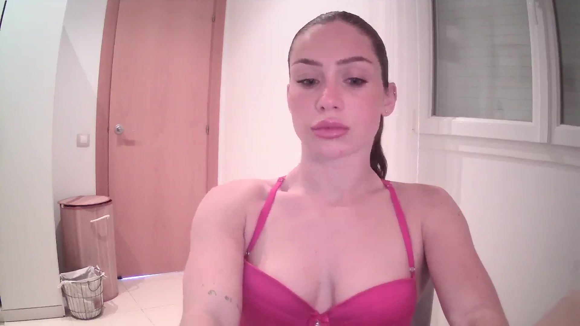 Gallery image thumbnail from English_Lola's myfreecams stream on, 03/20/2024, 07:58 image 18 of 20