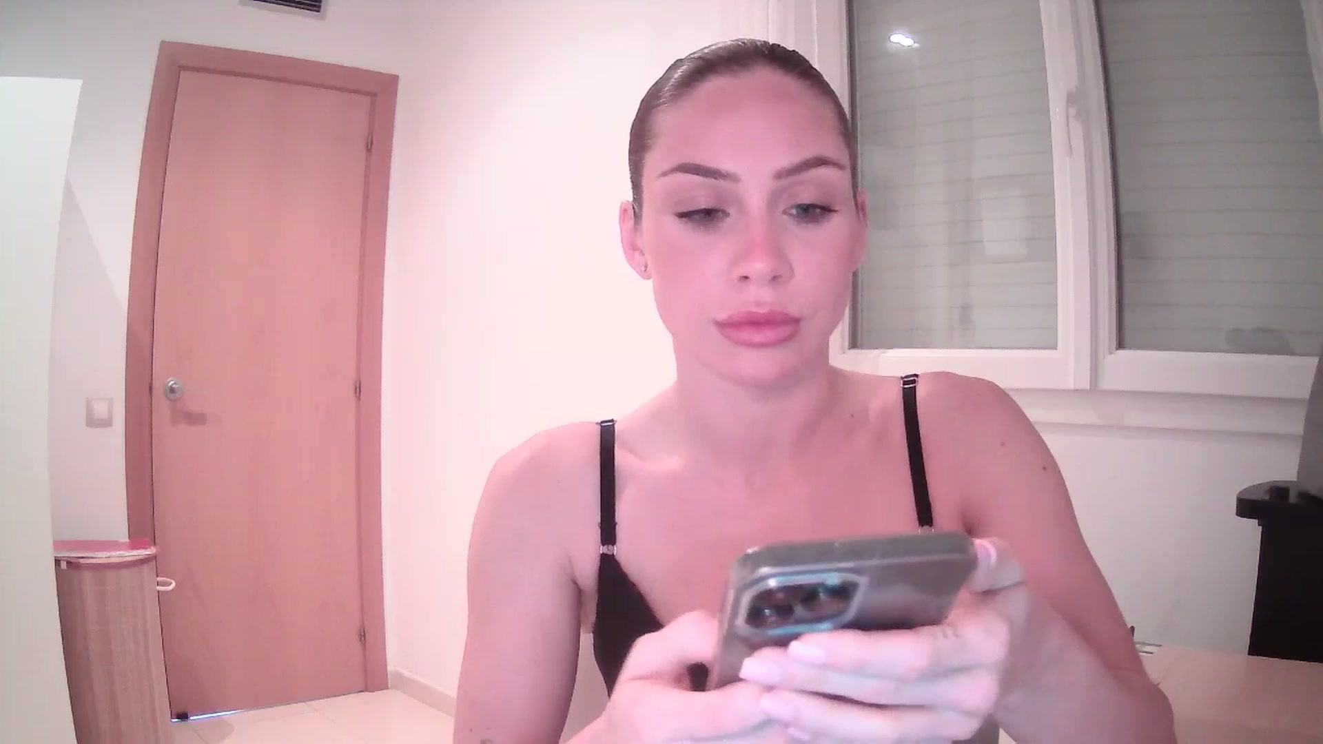 Gallery image thumbnail from English_Lola's myfreecams stream on, 03/25/2024, 09:10 image 19 of 20