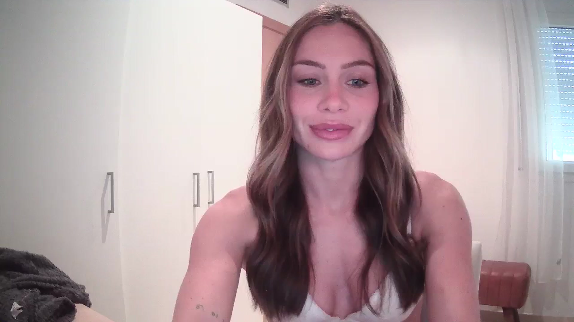 Gallery image thumbnail from English_Lola's myfreecams stream on, 04/08/2024, 09:57 image 1 of 20