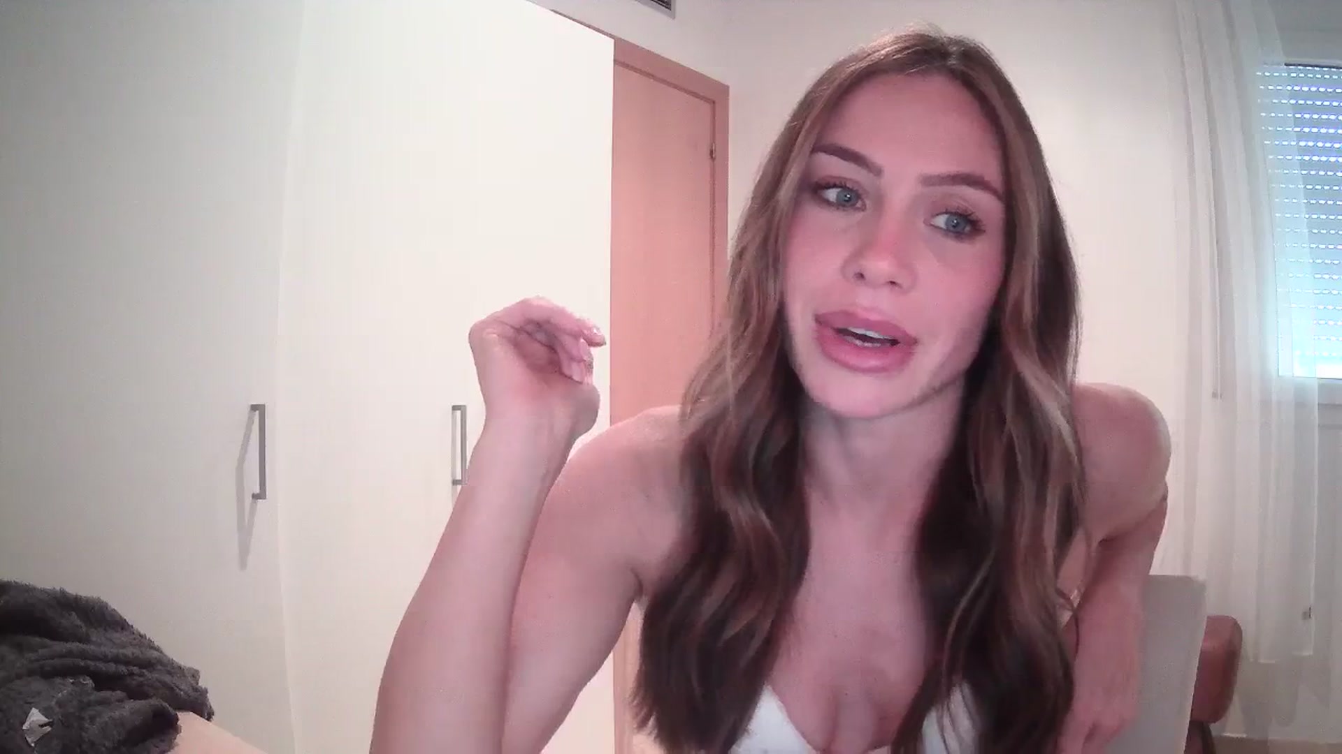 Gallery image thumbnail from English_Lola's myfreecams stream on, 04/08/2024, 09:57 image 17 of 20