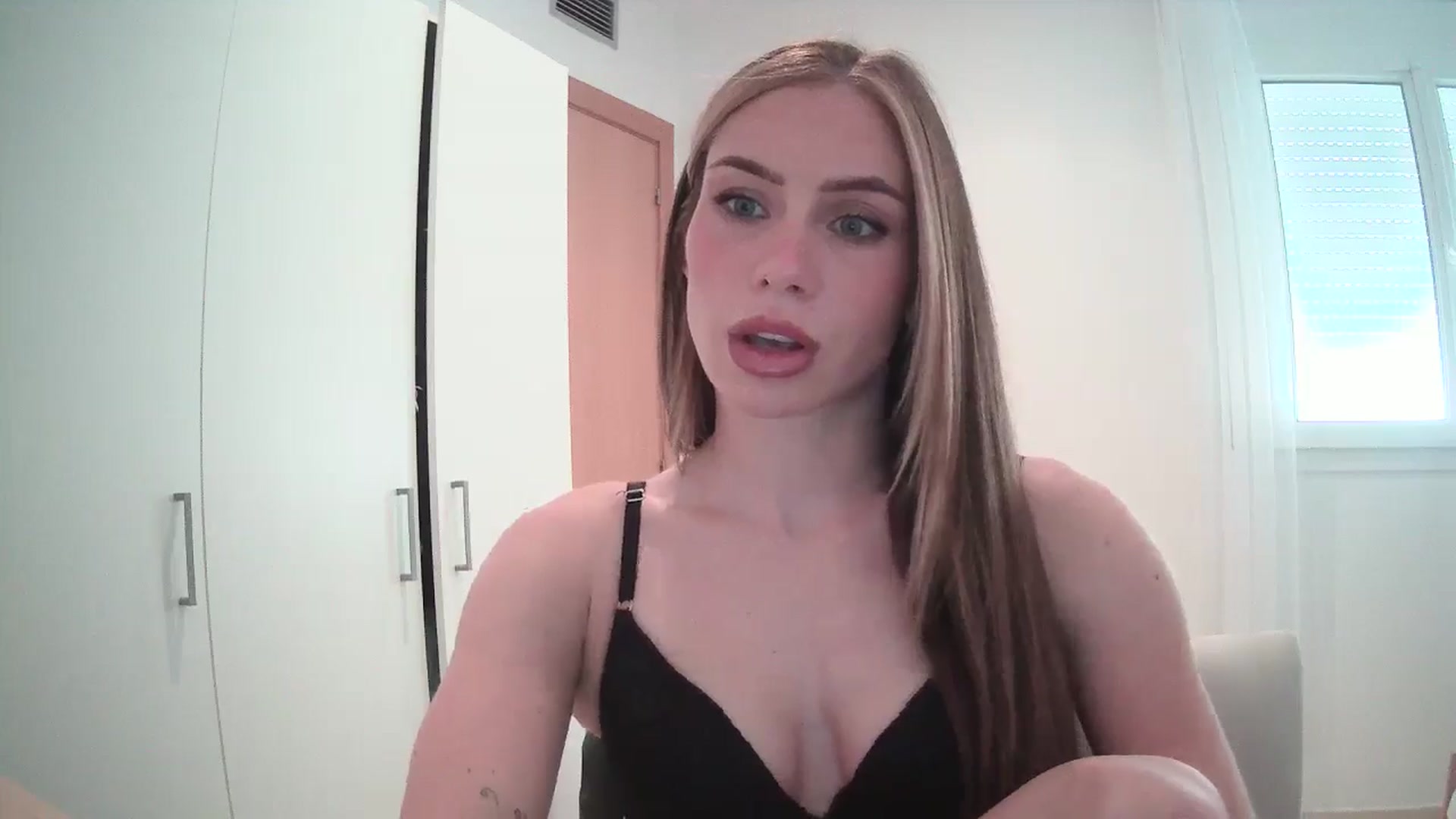 Gallery image thumbnail from English_Lola's myfreecams stream on, 05/02/2024, 08:13 image 2 of 20
